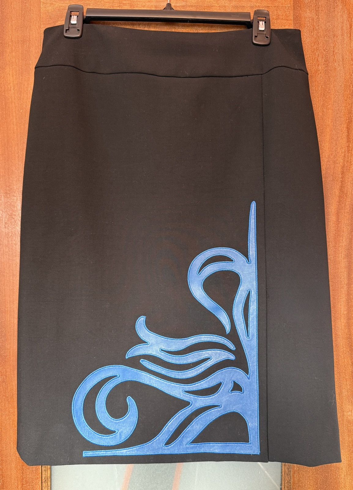 Other Carlisle Women’s Vtg Black Pencil Skirt Blue Floral Leather Size 30" / US 8 / IT 44 - 1 Thumbnail