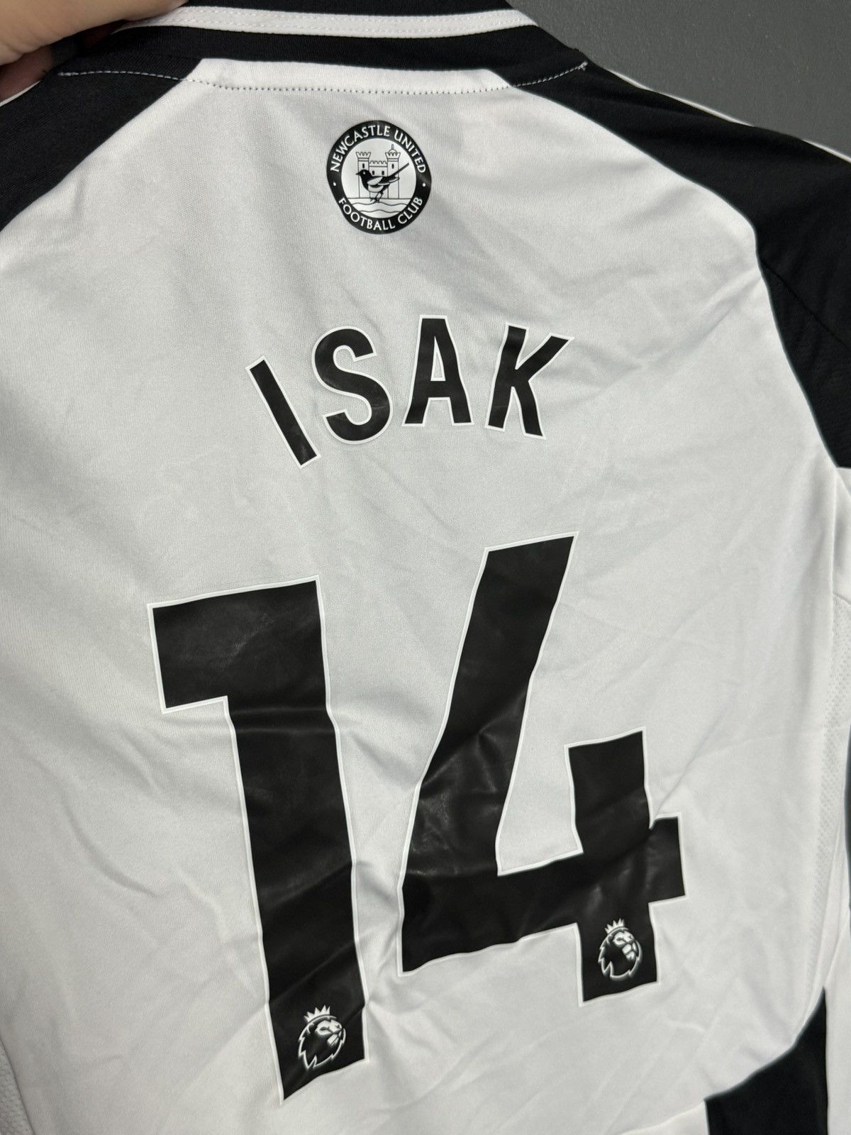 Adidas KIDS New Newcastle United 24/25 Home Isak Football Jersey Size US XS / EU 42 / 0 - 3 Thumbnail