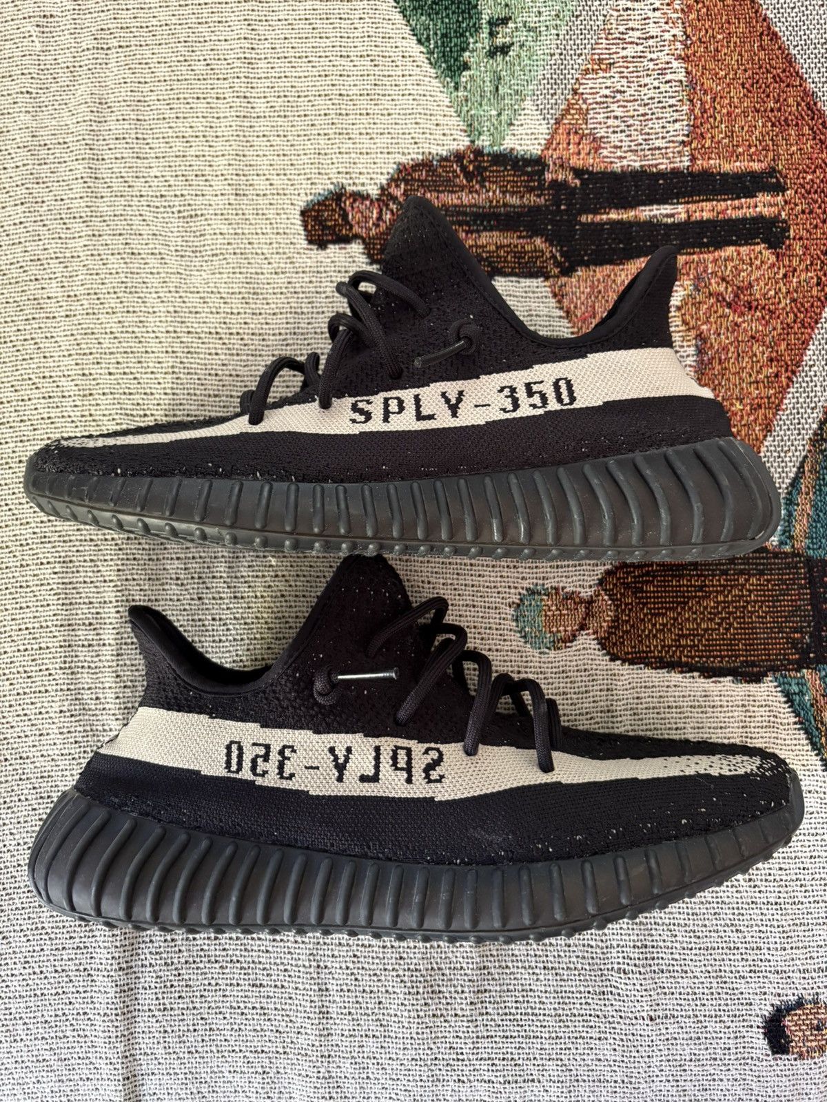 Yeezy Yeezy 350 v2 Core Black White 10.5 (No Box) Size US 10.5 / EU 43-44 - 1 Thumbnail