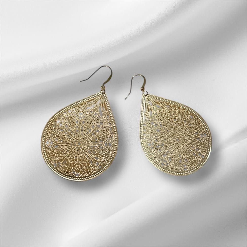 Designer Elegant Gold Filigree Teardrop Earrings Size ONE SIZE - 1 Thumbnail