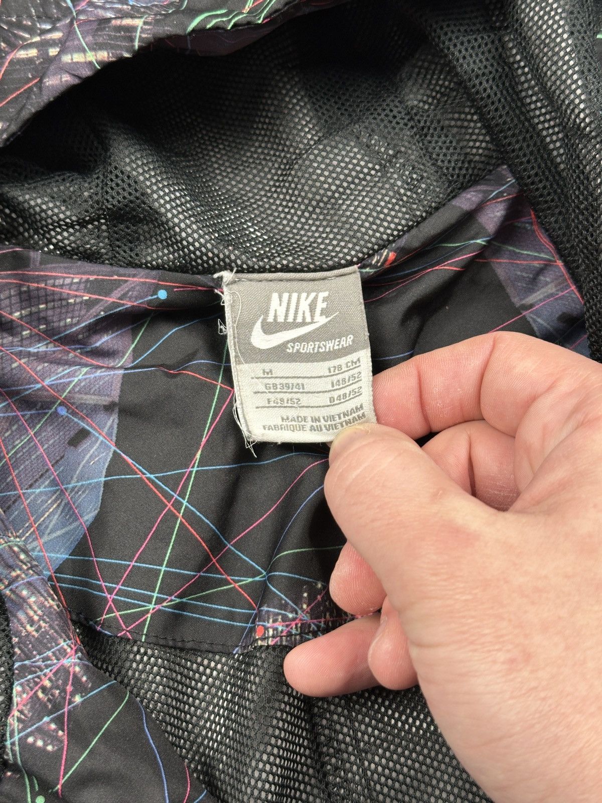 Nike Vintage Nike TN Windbreaker Jacket Abstract Graphic Rare 90s Size US M / EU 48-50 / 2 - 13 Thumbnail