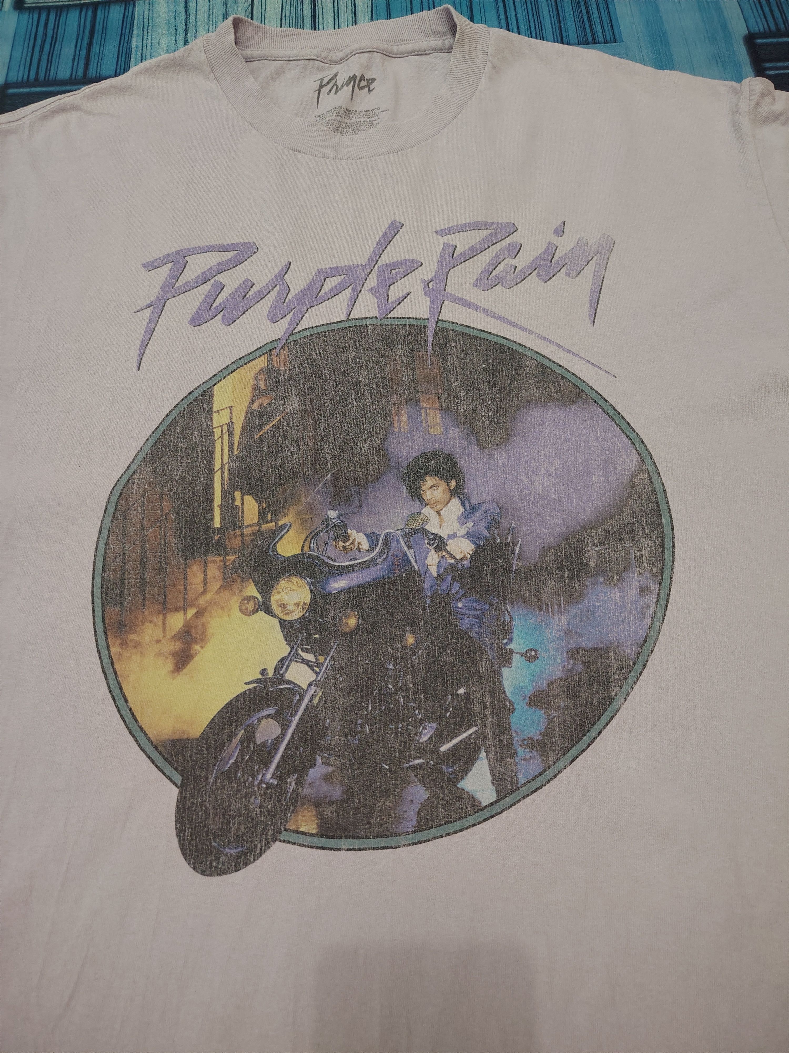 Vintage Purple Rain American Singer Big Bike Logo Tee Size US XL / EU 56 / 4 - 2 Thumbnail