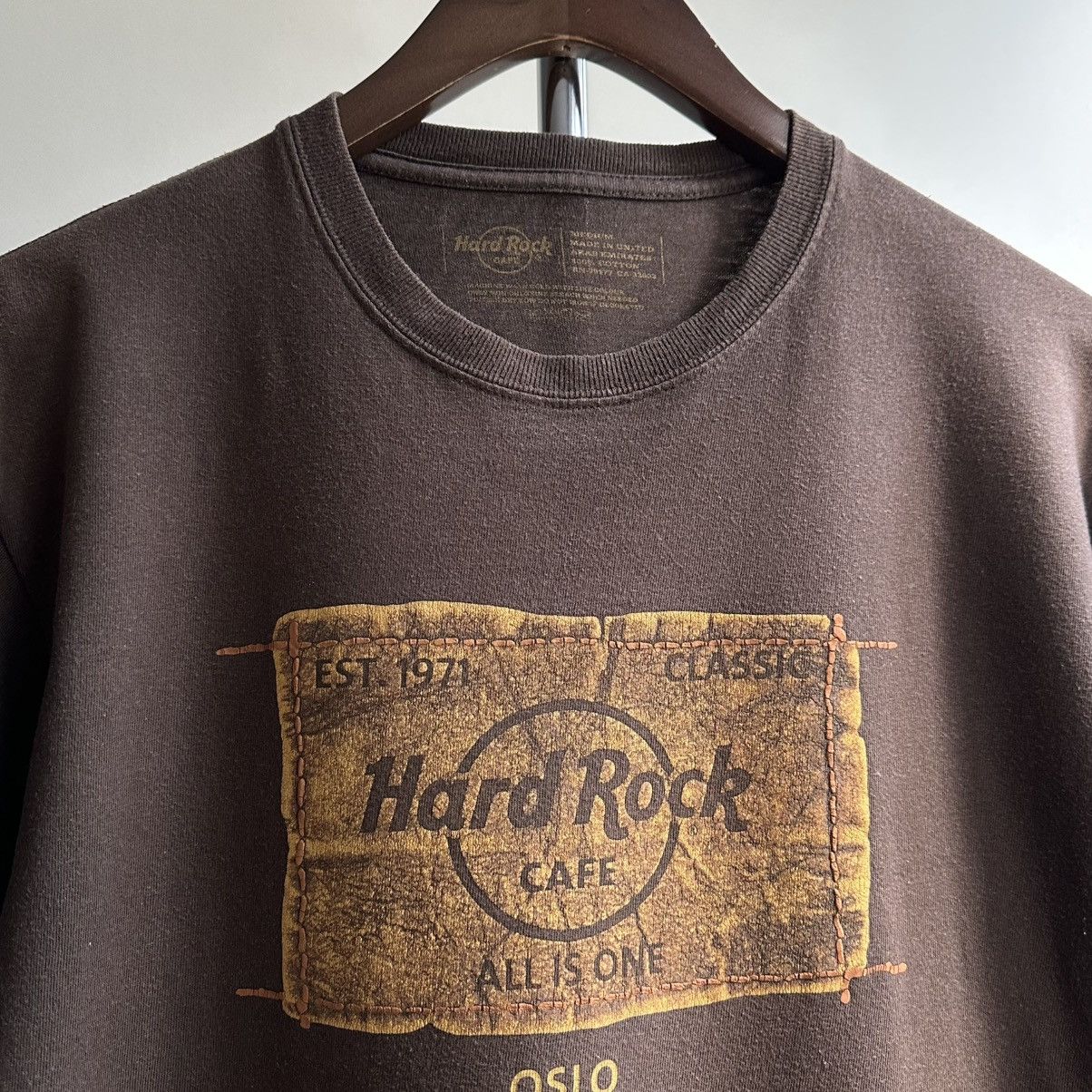 Hard Rock Cafe Vintage Hard Rock Cafe Oslo Logo Brown Tee Size US M / EU 48-50 / 2 - 3 Thumbnail