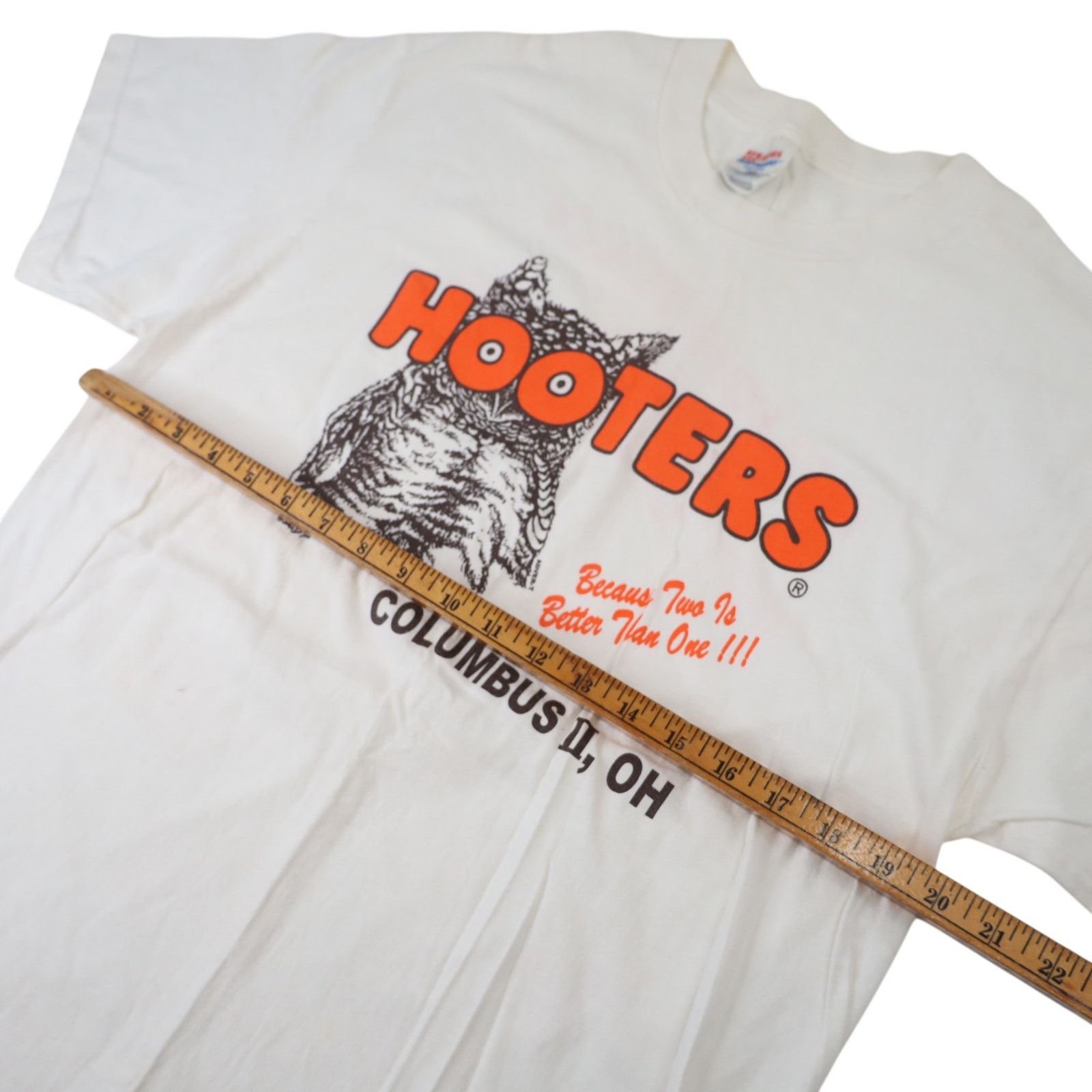 Vintage Vintage Hooters Restaurant Graphic T Shirt Size US L / EU 52-54 / 3 - 6 Thumbnail