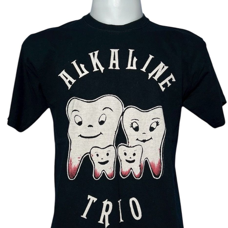 Band Tees Alkaline Trio Punk Band Blink 182 Vintage 90s 02s T-Shirt Size US M / EU 48-50 / 2 - 5 Thumbnail