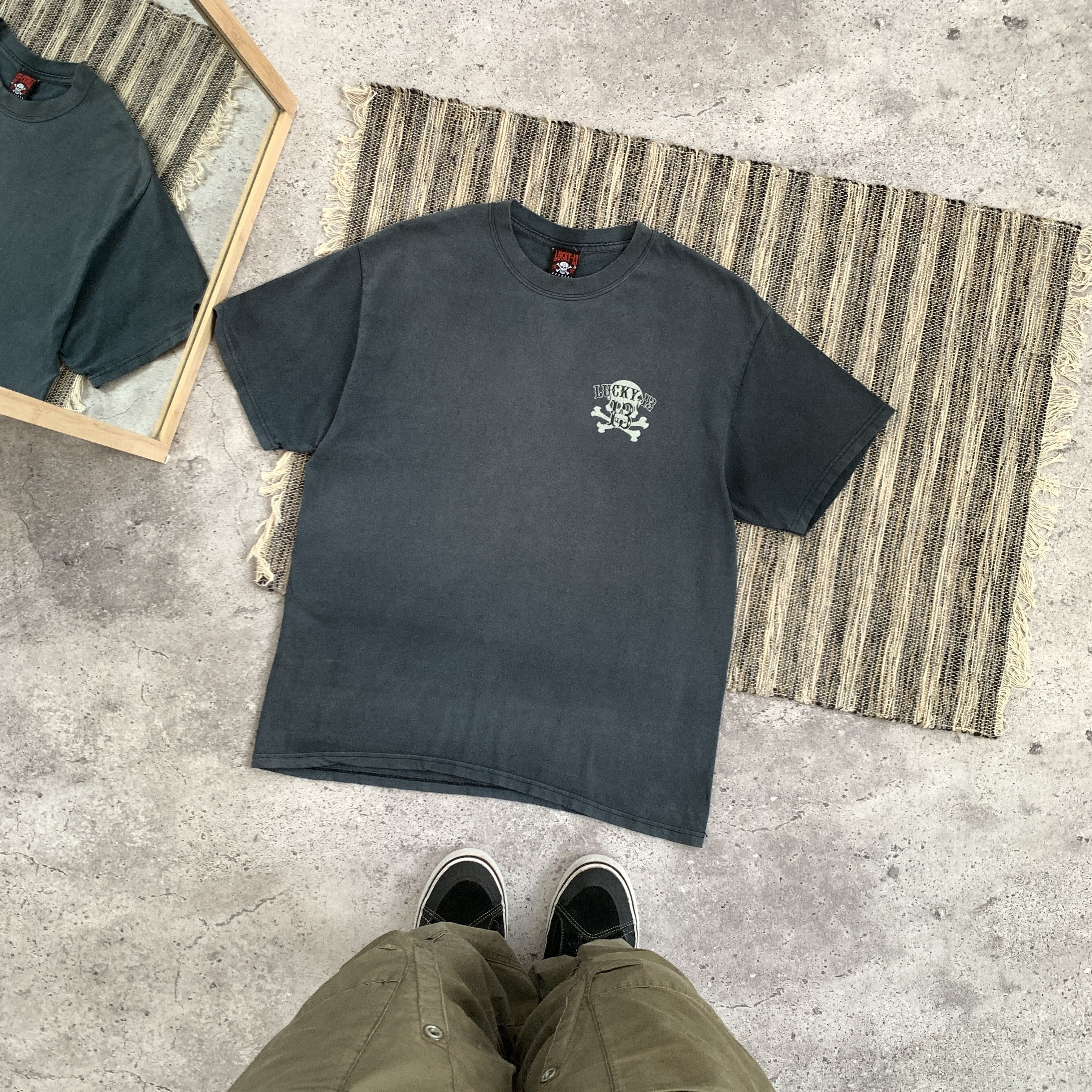 Lucky Brand Vintage 18+ Lucky 13 Tits Girl Grey Faded Graphic Tee Shirt Size US L / EU 52-54 / 3 - 2 Thumbnail