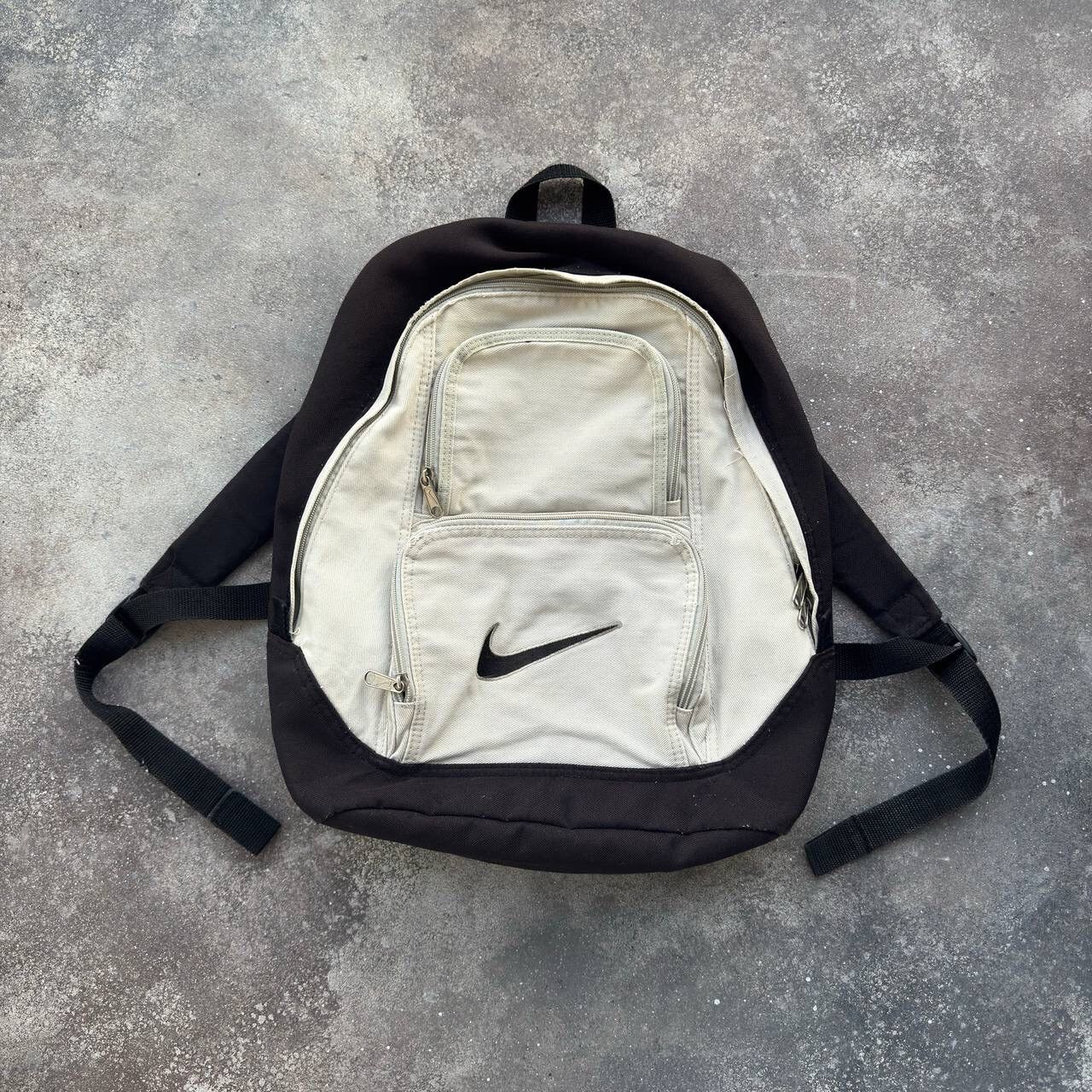 archive NIKE 90s backpack tec y2k 白タグ　刺繍 NIKE リュックサック 90s 白タグ 刺繍 Y2K tech - メルカリ
