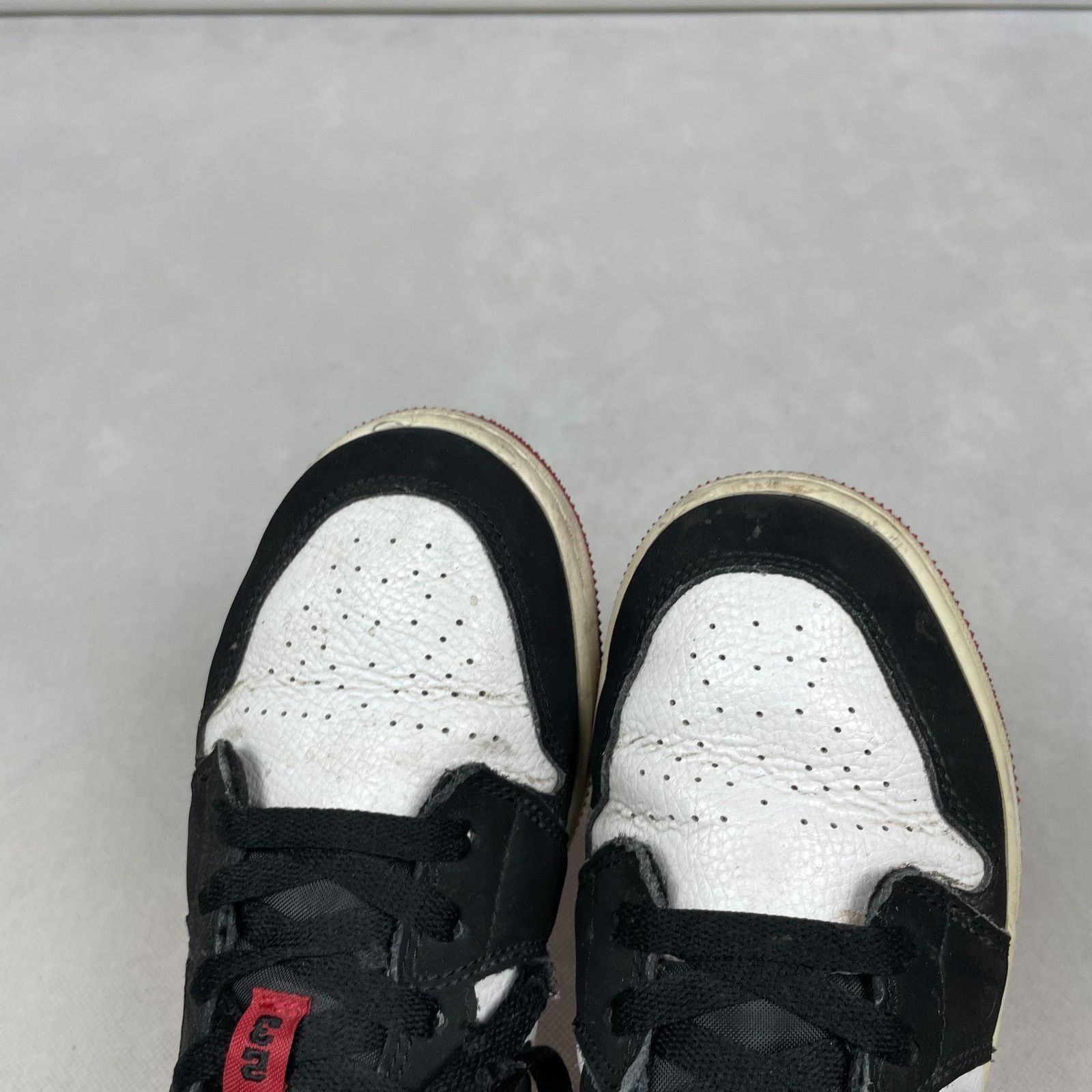 Nike Nike Air Jordan 1 Low GS 553560-116 Leather Sneakers 5.5 Size US 5.5 / EU 38 - 5 Thumbnail
