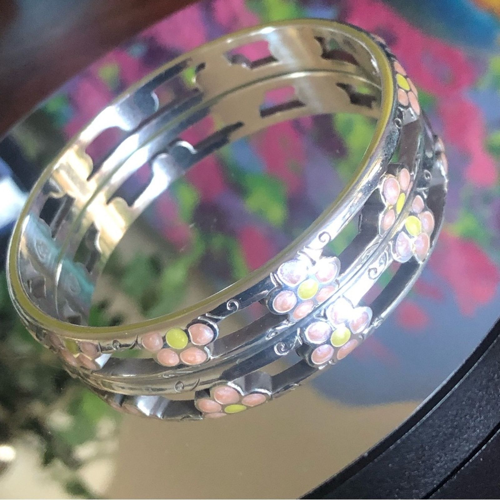 Brighton Brighton enamel Daisy flower power bangle bracelet Size ONE SIZE - 1 Thumbnail