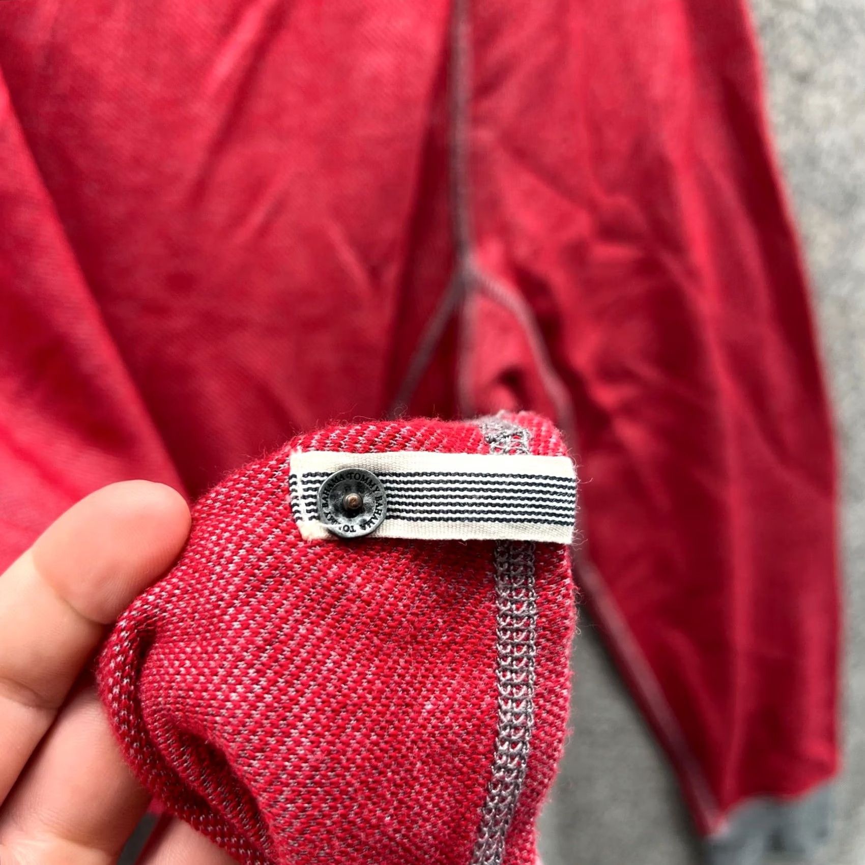 Tommy Bahama VINTAGE Tommy Bahama Sweater Mens Large Red Grey Adult Pullover Crewneck Fleece Size US L / EU 52-54 / 3 - 6 Thumbnail