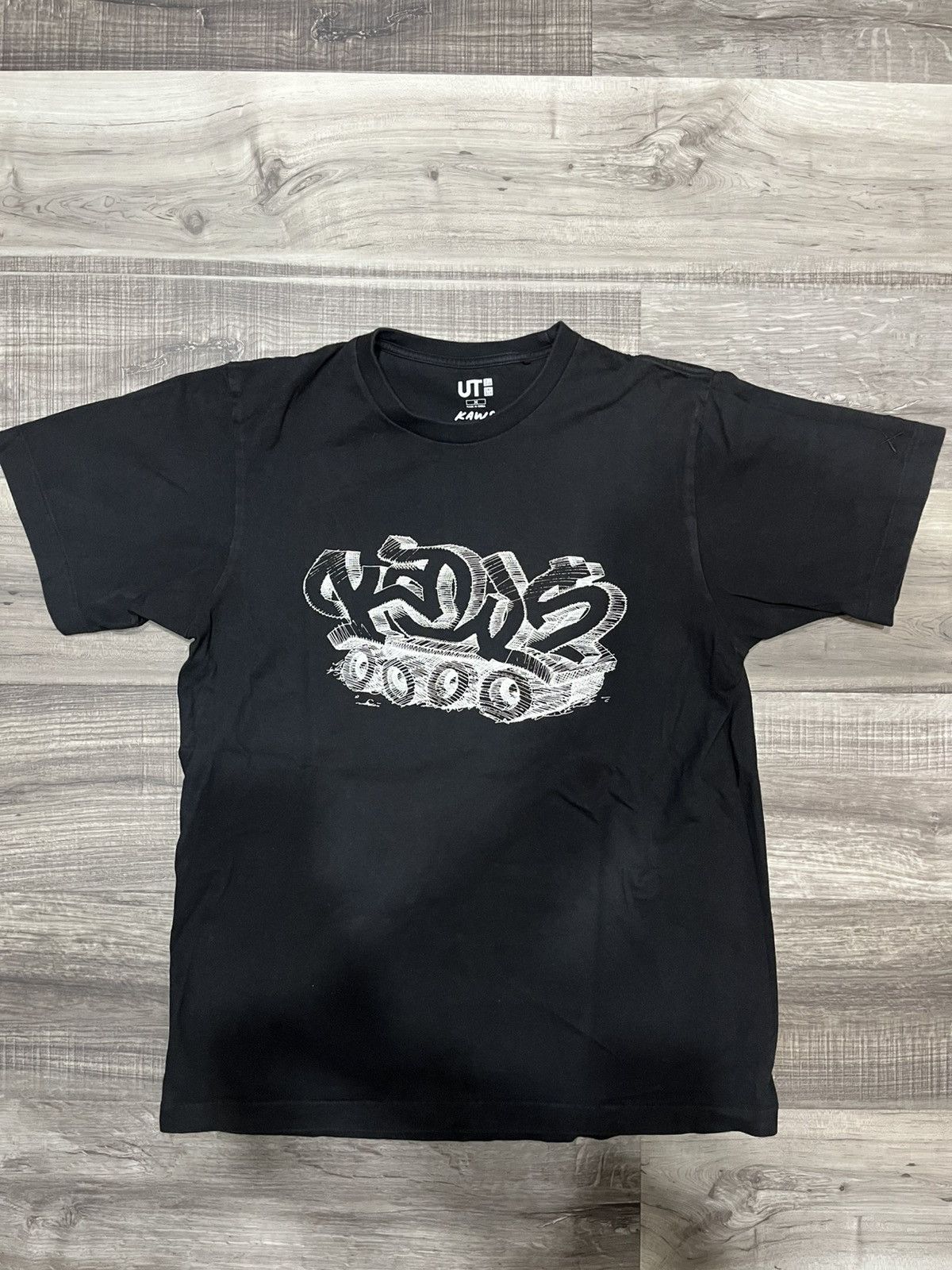 Kaws × Uniqlo Kaws x Uniqlo Tshirt size M Size US M / EU 48-50 / 2 - 1 Thumbnail