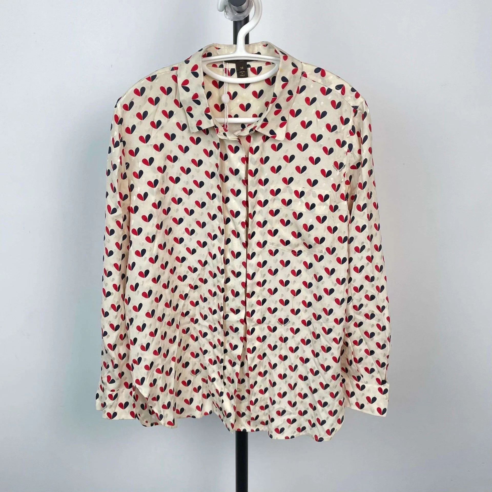 Louis Vuitton LV silk heart print red shirt 38 Size S / US 4 / IT 40 - 1 Thumbnail