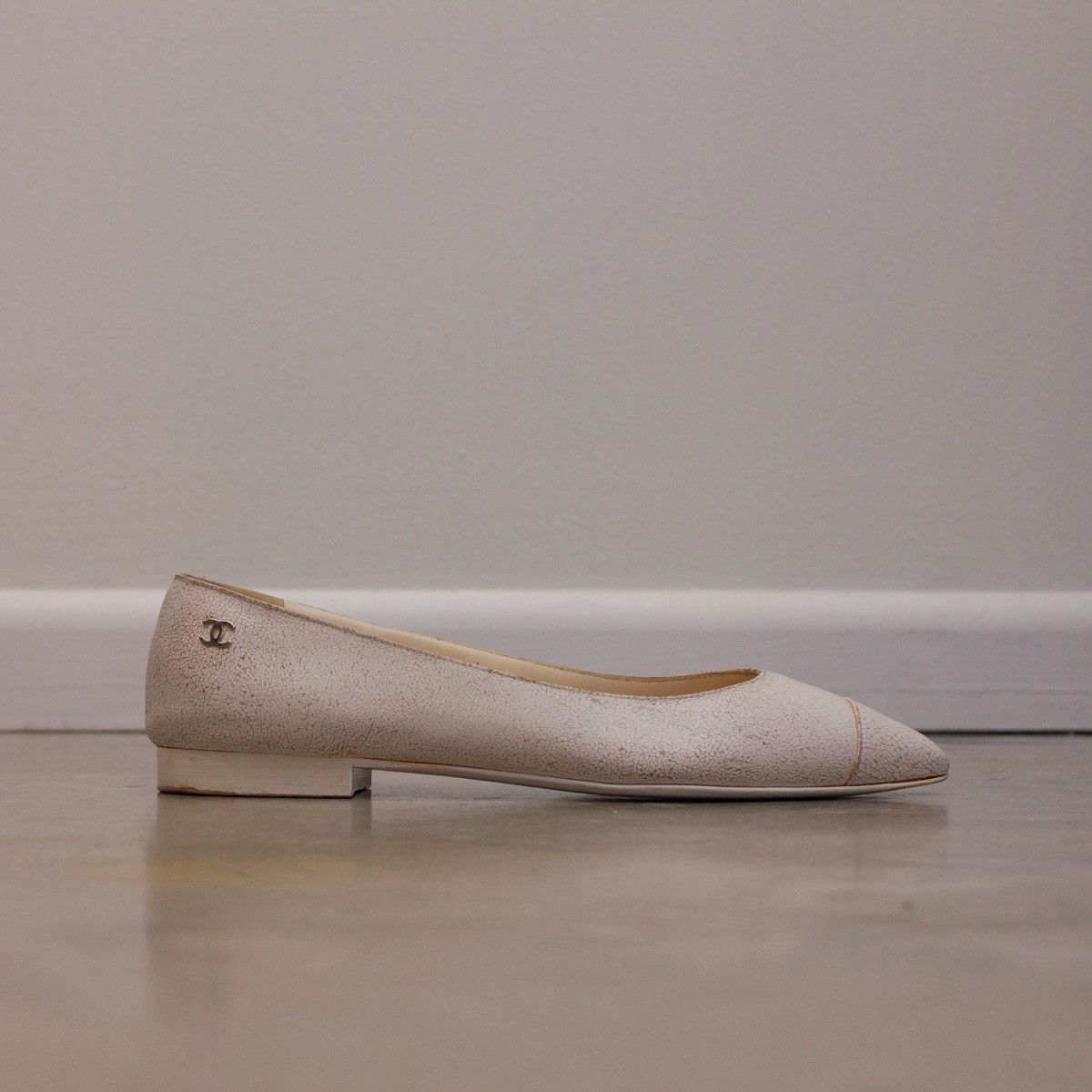 Chanel Chanel Interlocking CC Ballerina Flats White Cracked Leather Size US 6.5 / IT 36.5 - 9 Thumbnail