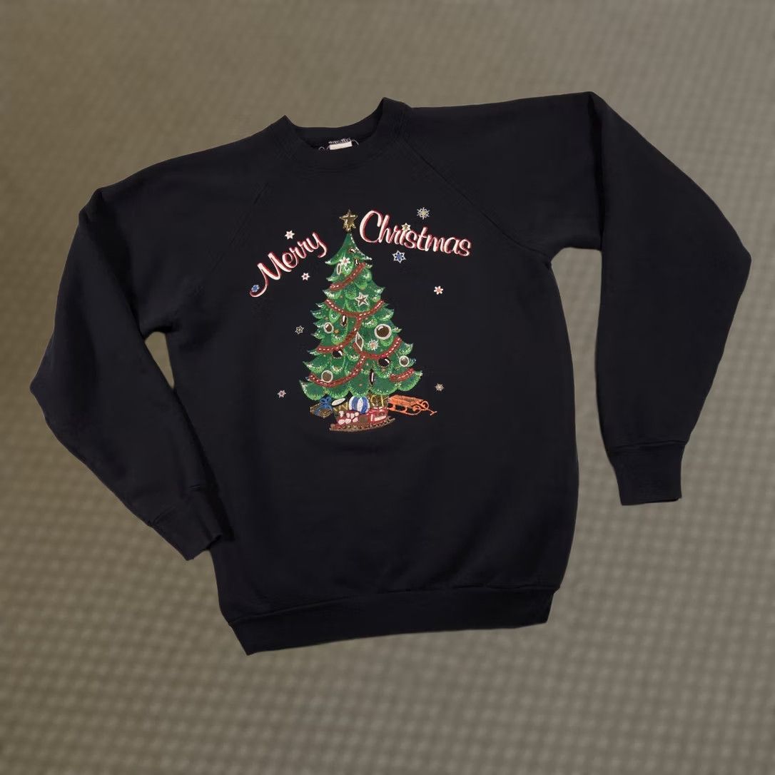 Fruit Of The Loom VINTAGE Fruit of the Loom Sweatshirt Womens XL Black Merry Christmas Tree Graphic Ugly Size XL / US 12-14 / IT 48-50 - 1 Thumbnail