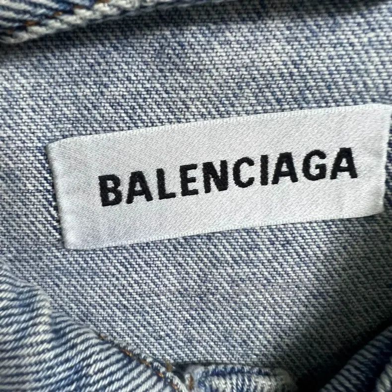 Balenciaga Balenciaga Crystal Jeans Jacket, Size 36 Size XS / US 0-2 / IT 36-38 - 2 Thumbnail