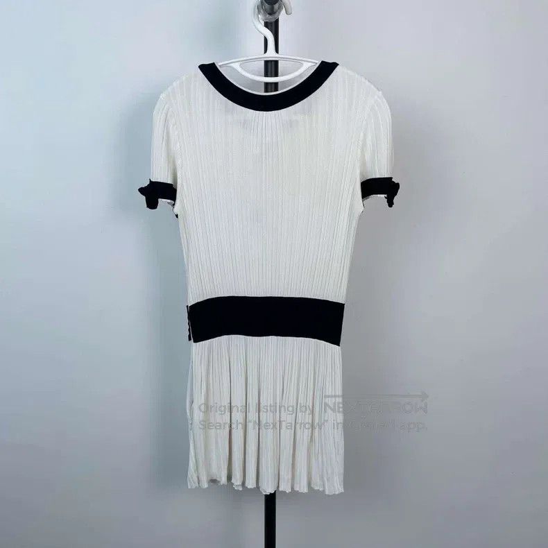 Chanel Chanel Knitted dress with black and white bow Size XS / US 0-2 / IT 36-38 - 2 Thumbnail