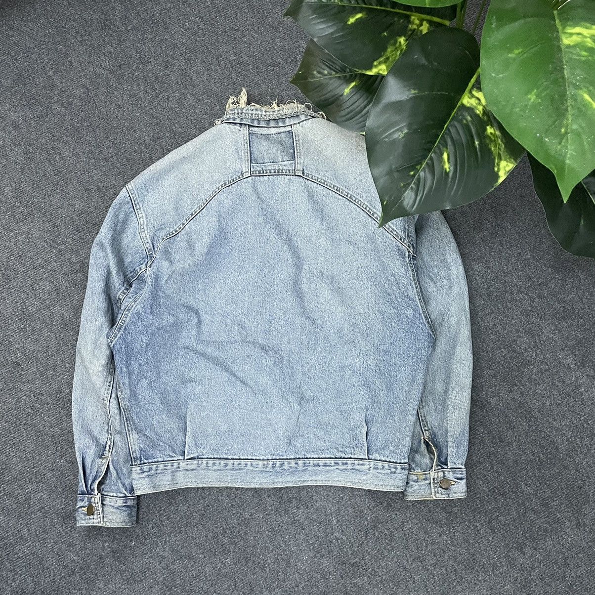 Vintage Vintage Distressed Denim Jacket Scovill Button Size US L / EU 52-54 / 3 - 13 Thumbnail