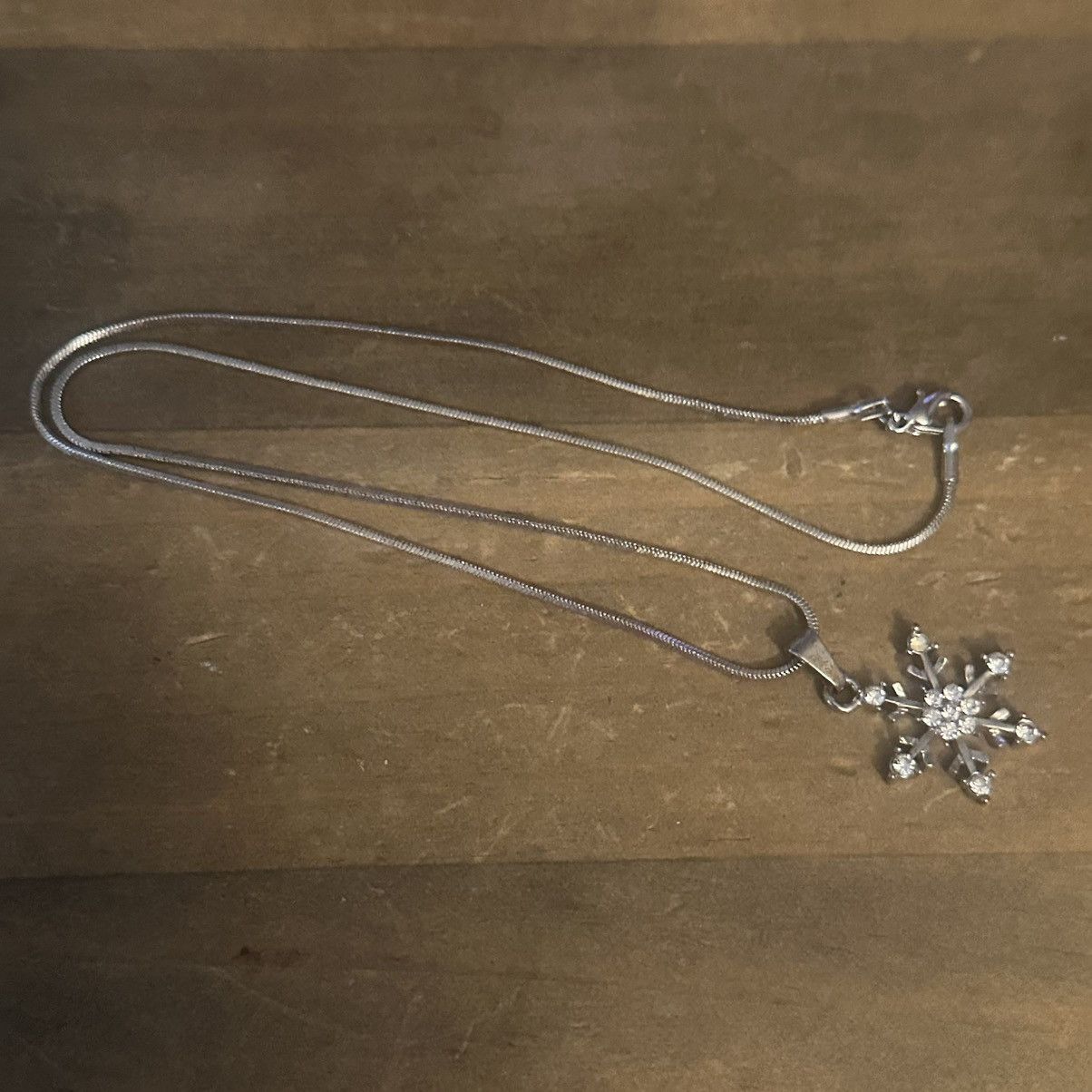Other Silver tone rhinestone snowflake pendant necklace Size ONE SIZE - 2 Thumbnail