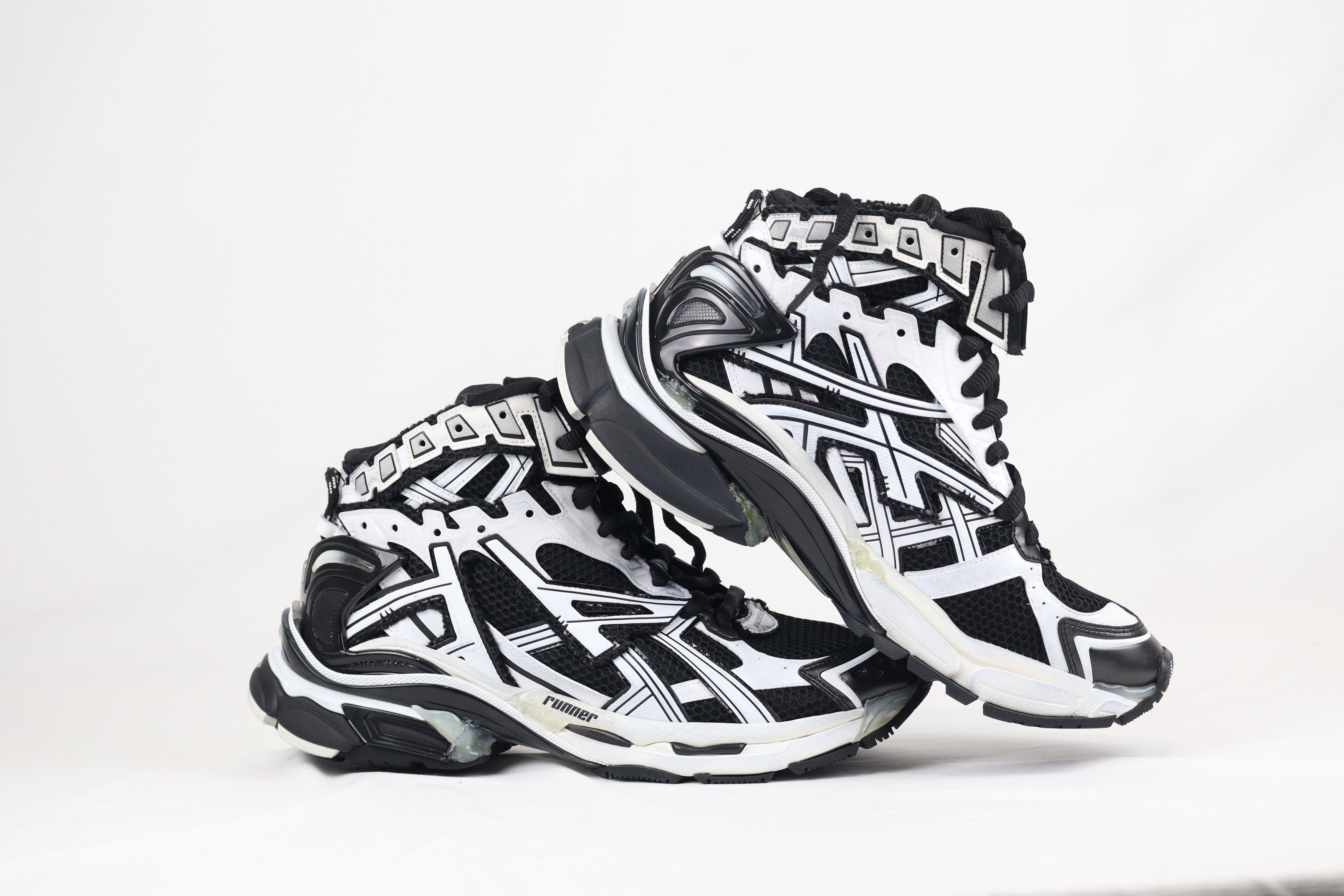 Balenciaga o1rshd1 Runner Hightop Bicol in White/Black Size US 13 / EU 46 - 6 Thumbnail
