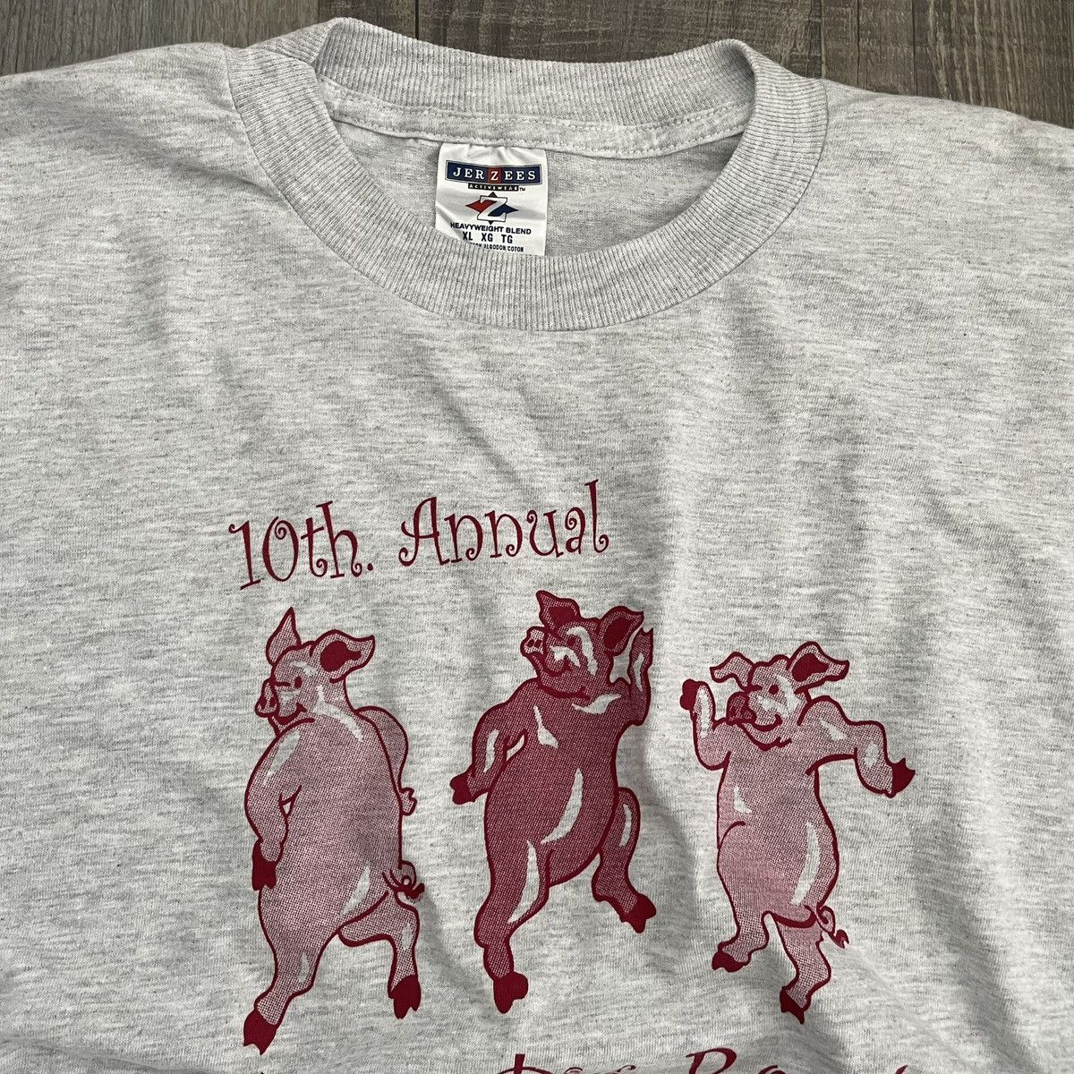 Jerzees JERZEES • VNTG "Pig Roast" Pre-Shrunk Tee (XL) Size US XL / EU 56 / 4 - 2 Thumbnail