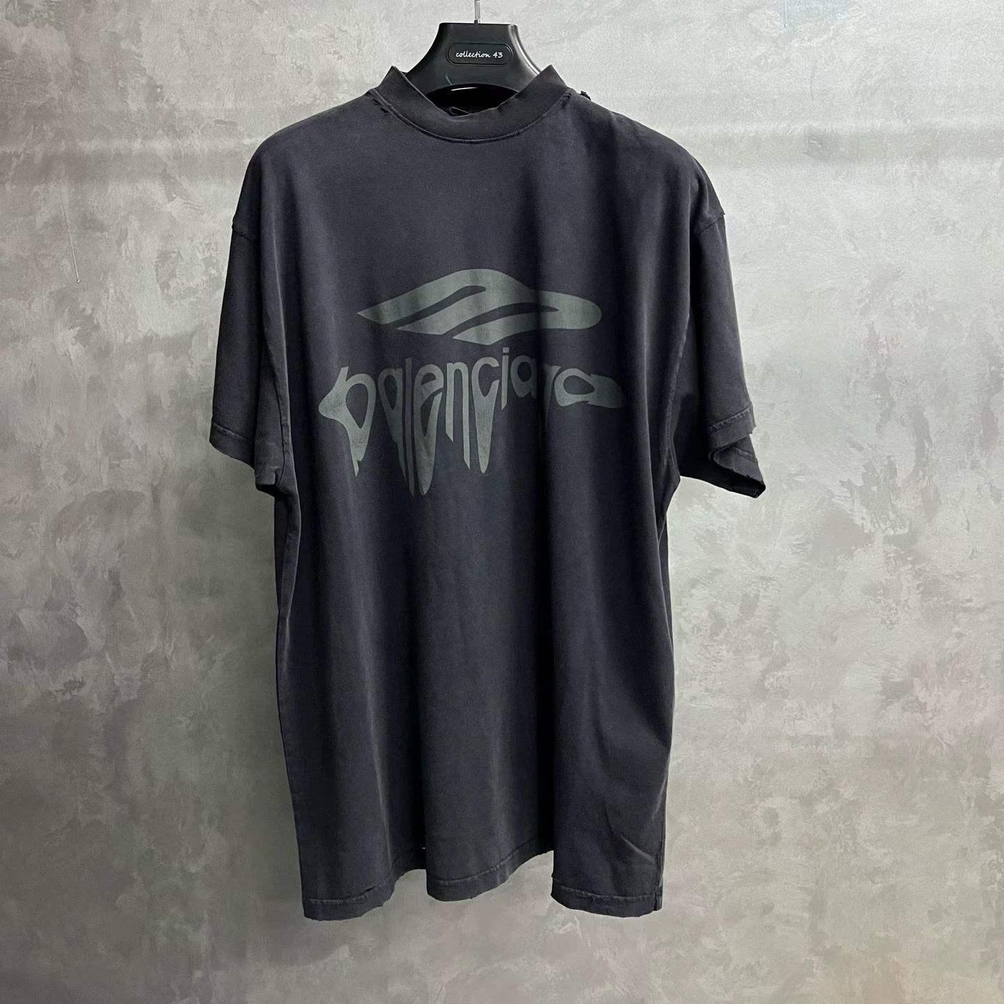 Balenciaga balenciaga oversized graphic t-shirt charcoal gray Size US S / EU 44-46 / 1 - 1 Thumbnail
