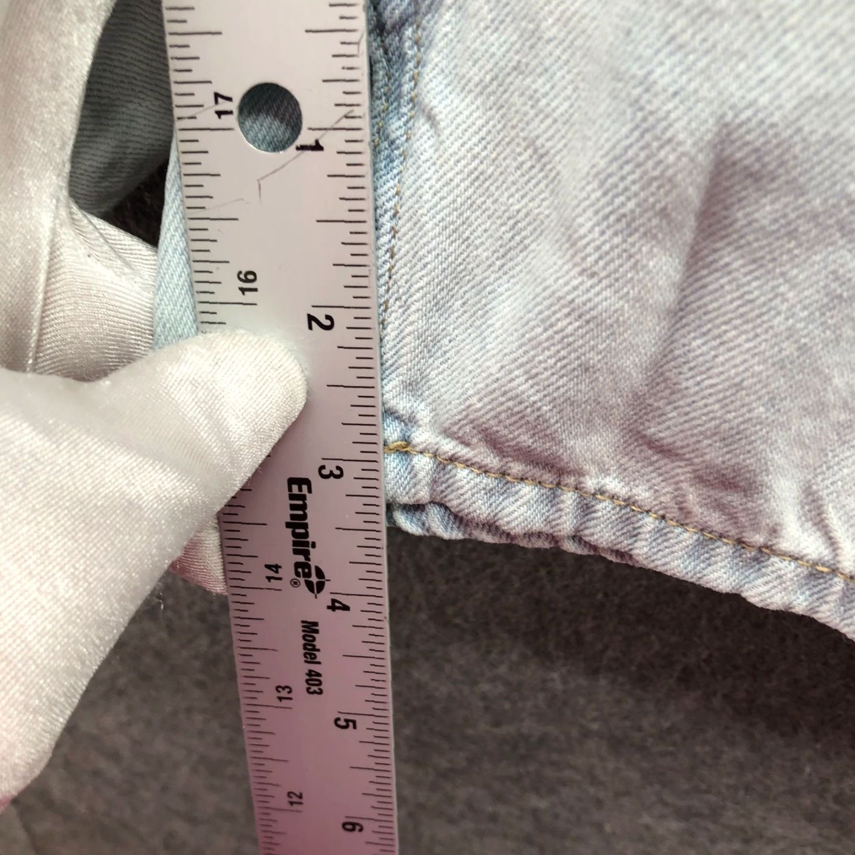 Uniqlo Uniqlo High Waisted Wide Leg Belted Denim Shorts Womens 25 Light Blue Wash Size 42" / US 20 - 6 Thumbnail