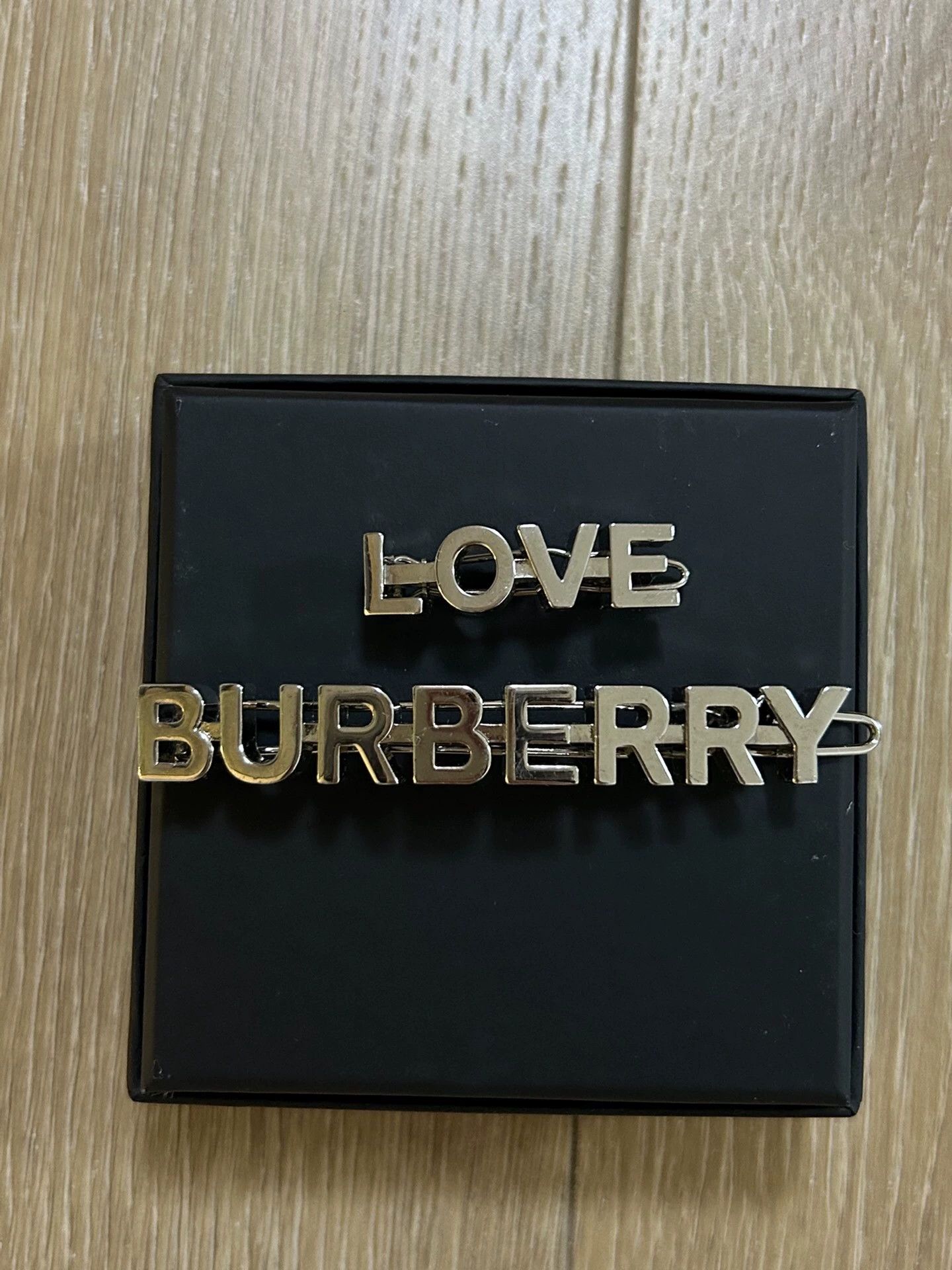 Burberry Burberry Love Burberry Hair Clip 99 New Size ONE SIZE - 1 Thumbnail