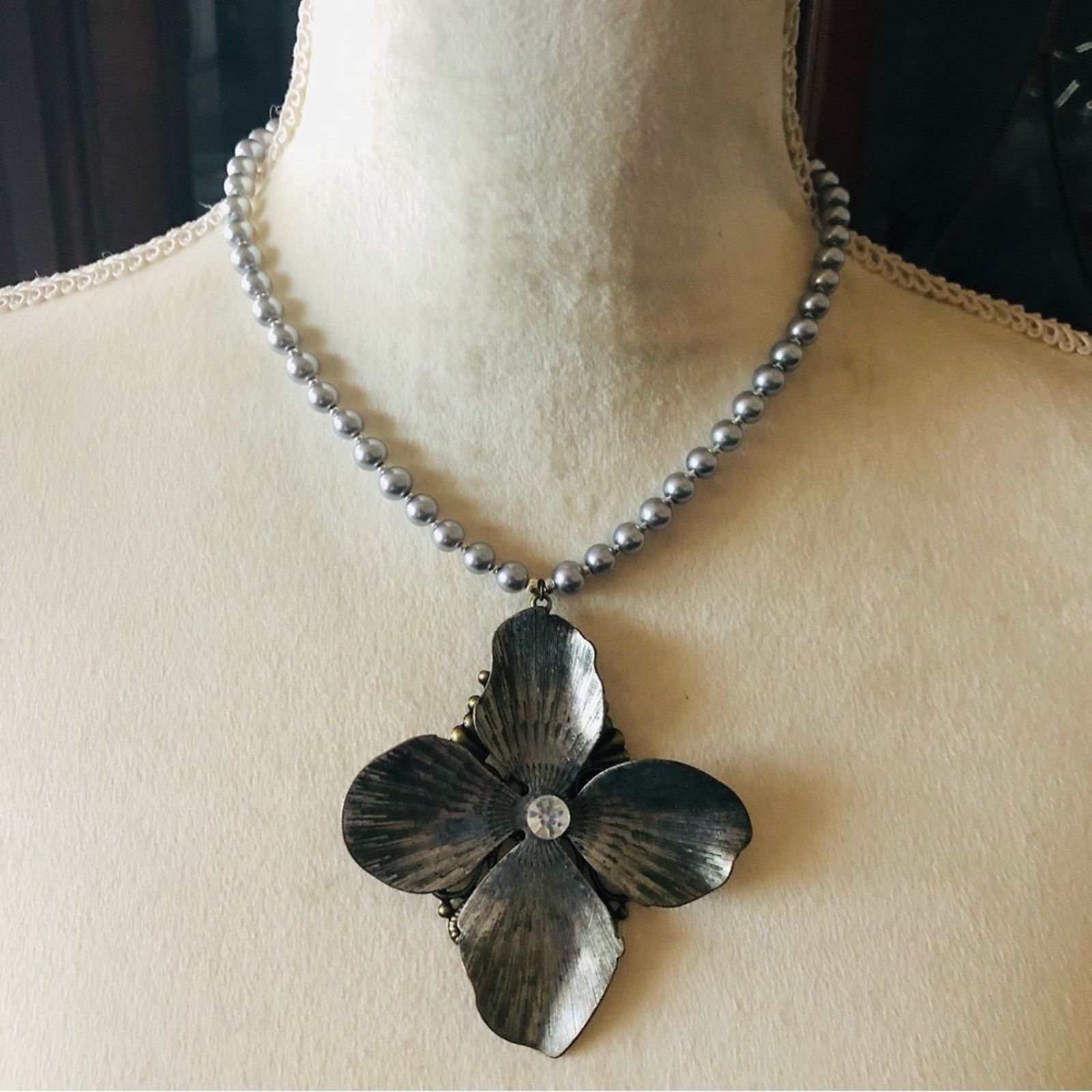 Handmade Handcrafted repurpose large silver floral Pearl necklace Size ONE SIZE - 2 Thumbnail