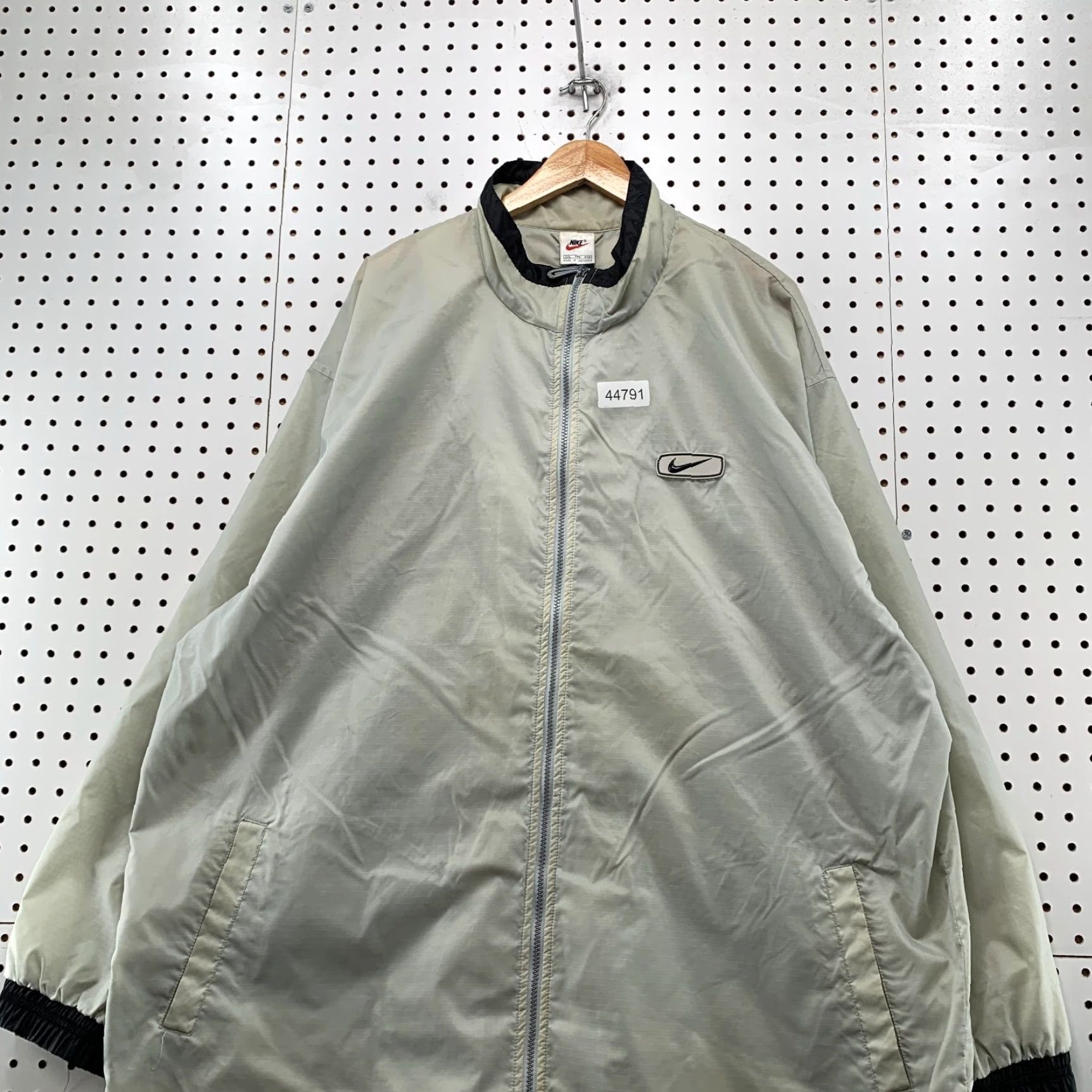 Nike VINTAGE Nike Windbreaker Jacket Mens 2XL Gray Lightweight Oversize Jacket Mens 2XL Gray Nike Windbreaker 90s Theme Mens Size US XXL / EU 58 / 5 - 2 Thumbnail