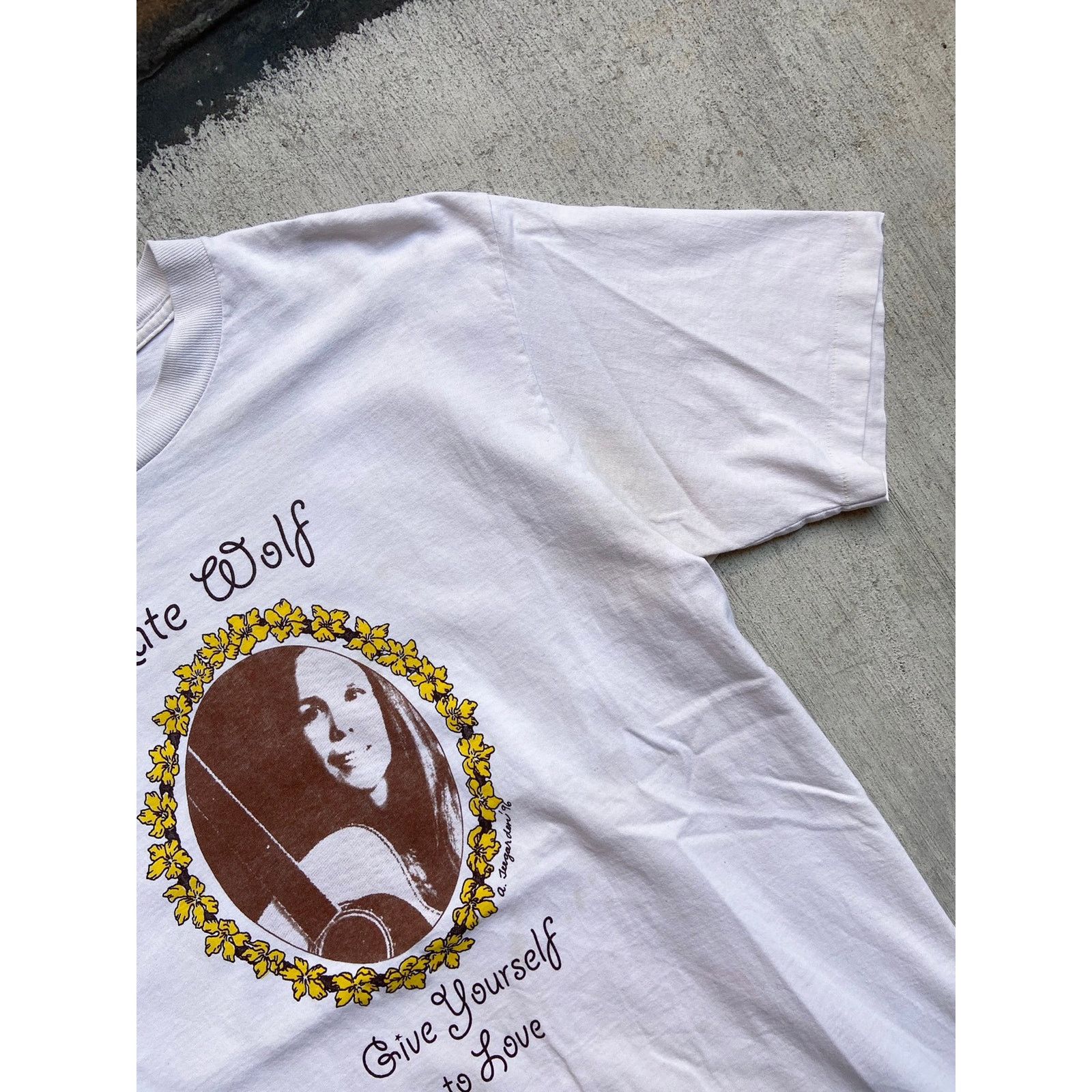 Vintage Vintage 1996 Kate Wolf Give Yourself To Love White T-Shirt Size US L / EU 52-54 / 3 - 8 Thumbnail