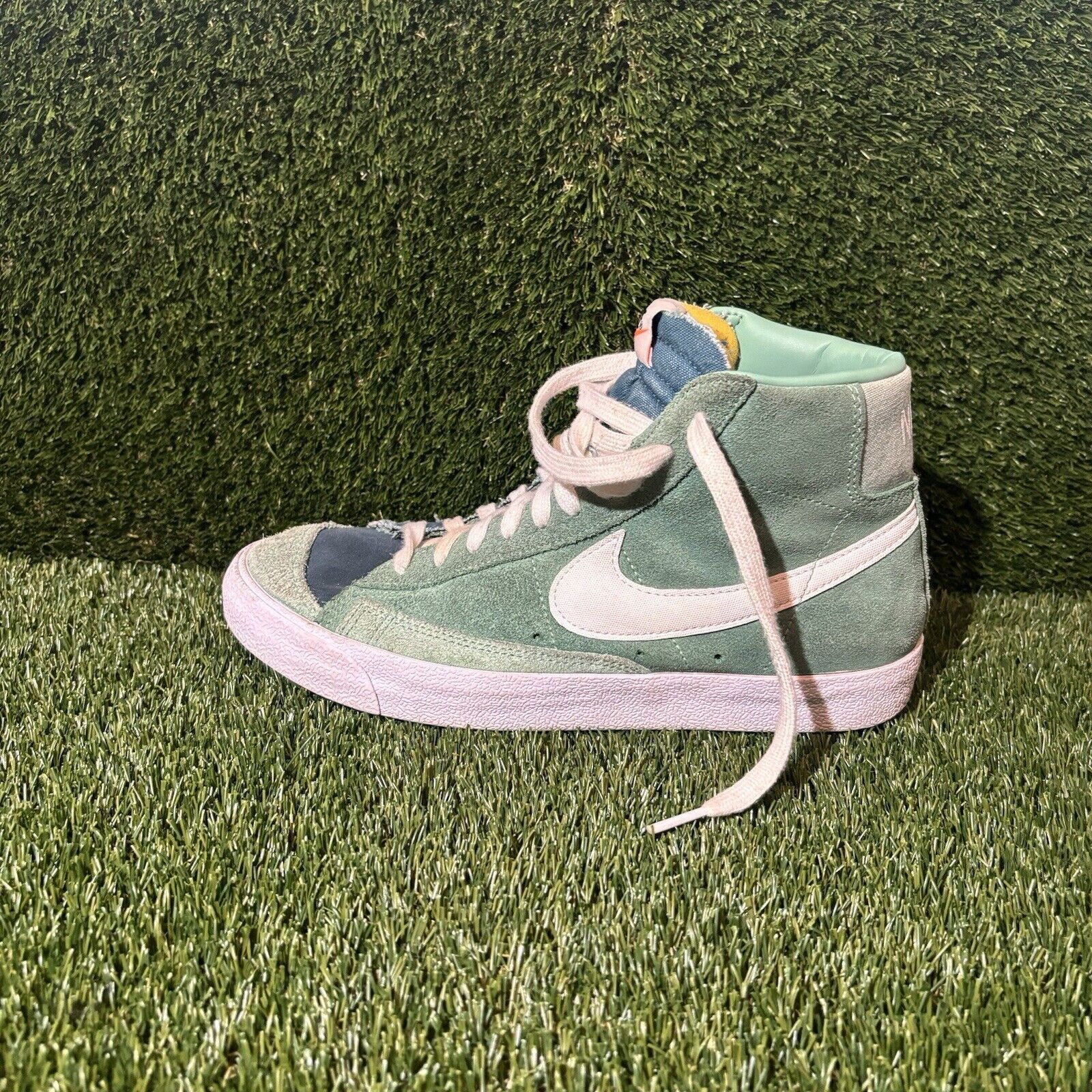 Nike Size 7.5 - Nike Blazer '77 Vintage Mid Healing Jade Size US 7.5 / EU 40-41 - 1 Thumbnail