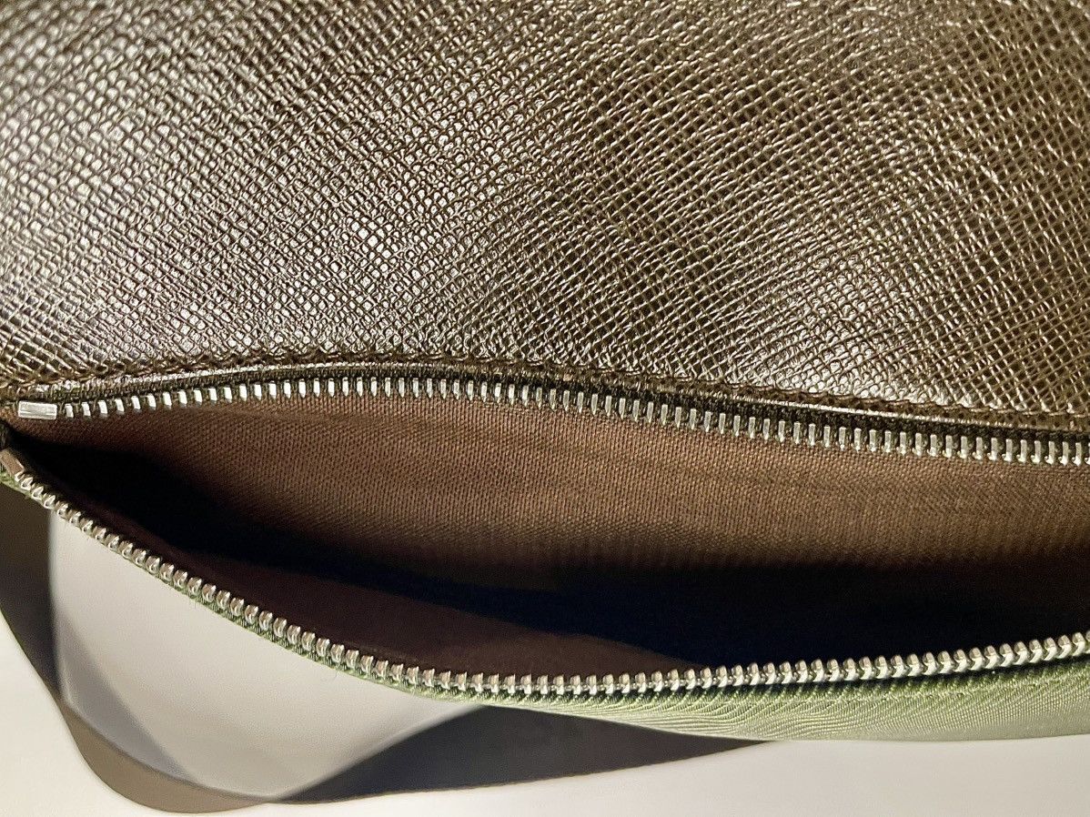 Louis Vuitton Louis Vuitton Brown Taiga Crossbody Bag Size ONE SIZE - 10 Thumbnail