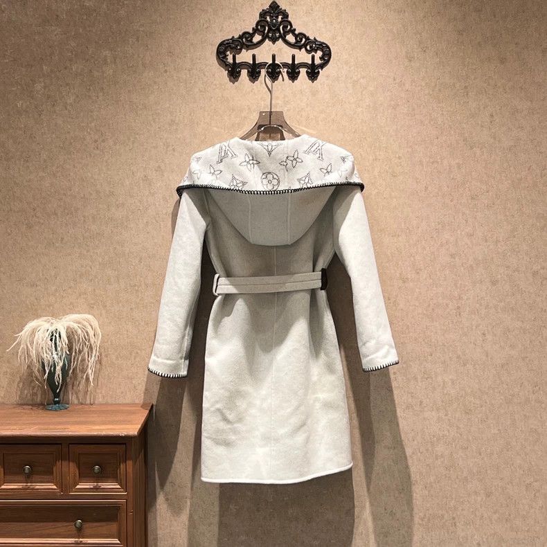 Louis Vuitton Louis Vuitton Light grey big presbyopia reversible coat Size 4XL / US 24-26 - 2 Thumbnail