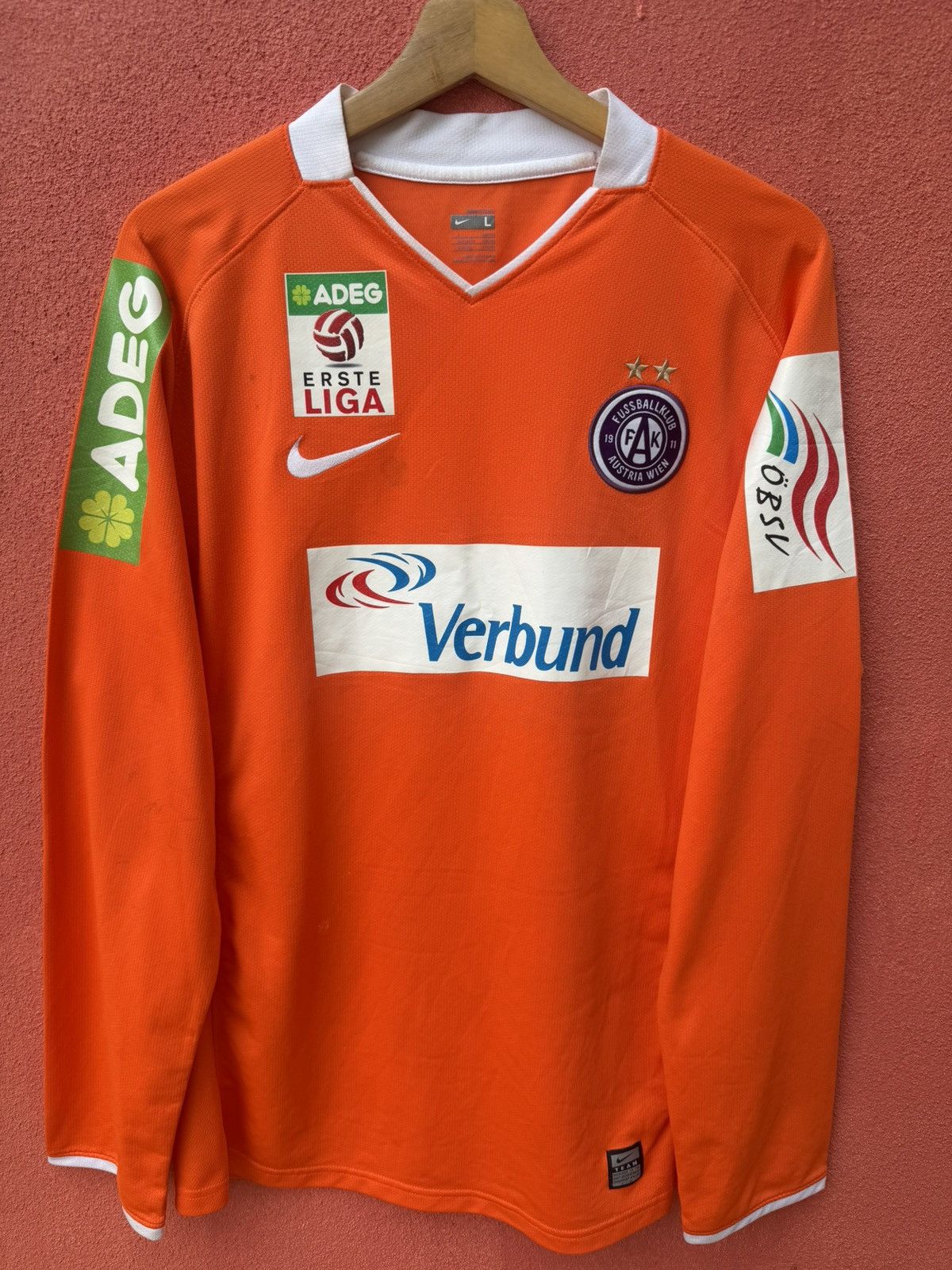 Umbro Austria Wein Fussballklub Size US L / EU 52-54 / 3 - 1 Thumbnail
