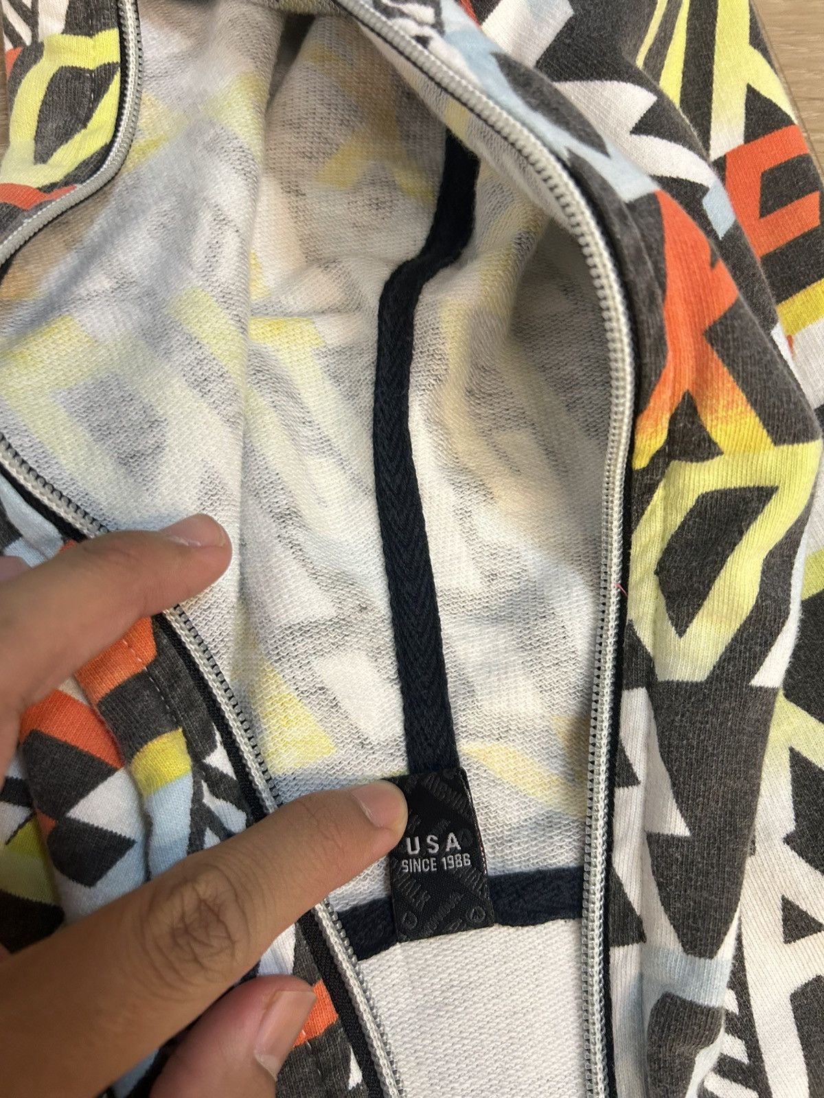 Beauty Beast VINTAGE Airwalk All-Over Print (AOP) Full-Zip Hoodie Size US L / EU 52-54 / 3 - 12 Thumbnail