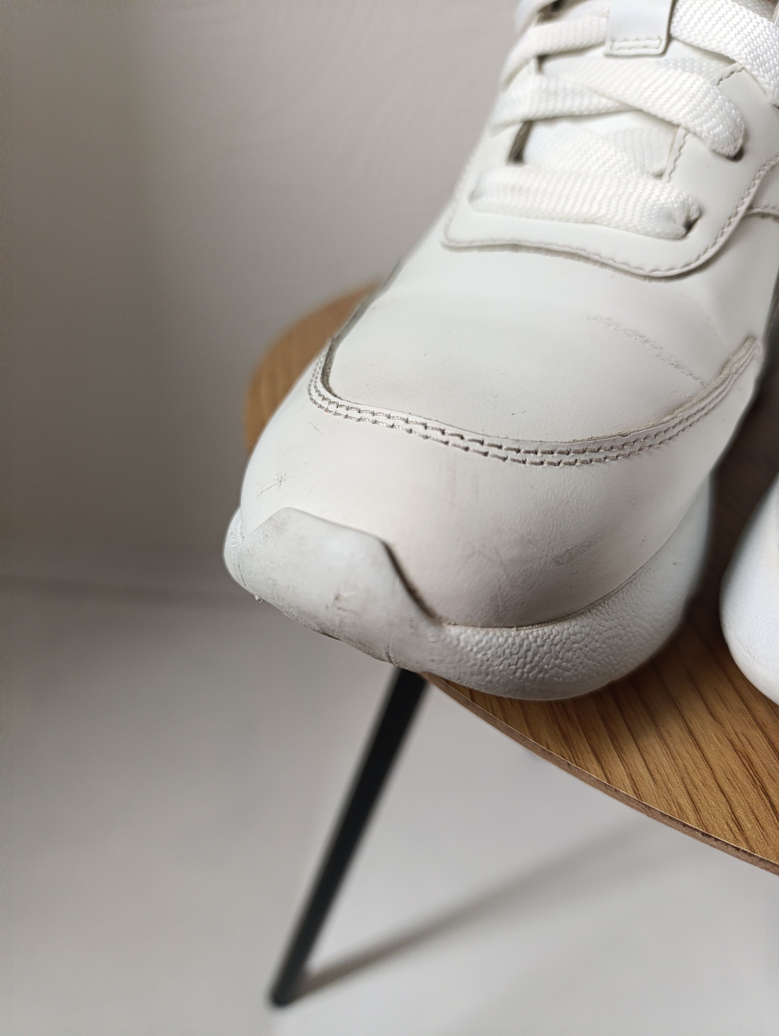 Alexander McQueen ALEXANDER MCQUEEN WOMEN'S WHITE LEATHER RUNNER SNEAKERS Size US 7.5 / IT 37.5 - 11 Thumbnail