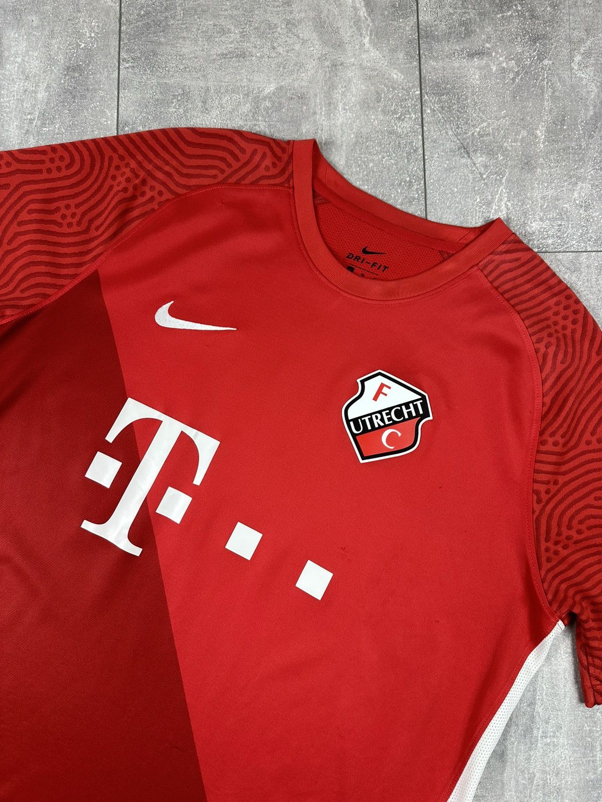 Nike Nike FC Utrecht 2019/20 Home Soccer Jersey Size US XL / EU 56 / 4 - 2 Thumbnail