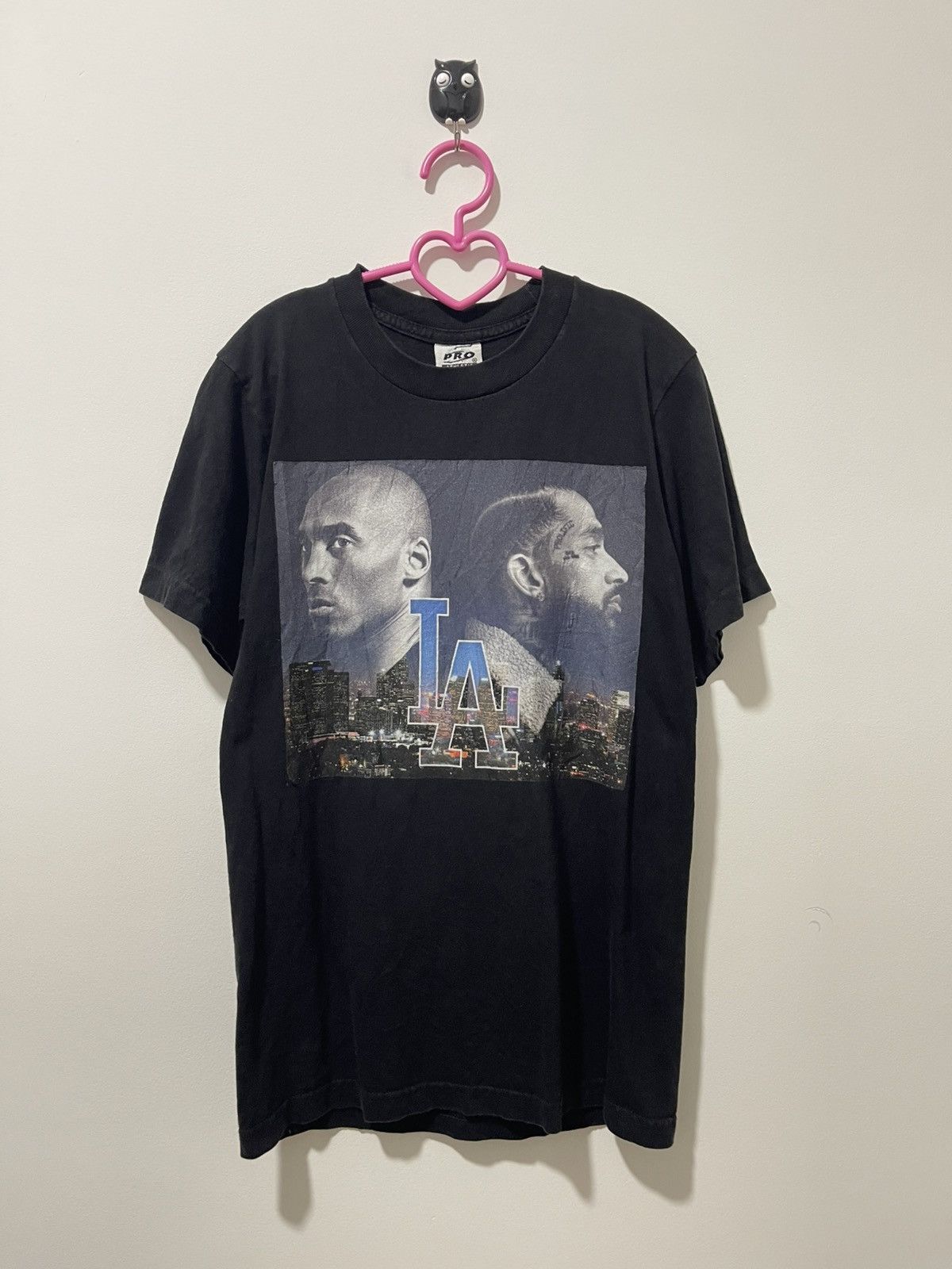 Vintage KOBE BRYANT X NIPSEY HUSSLE Los Angeles LA Graphic Tee Size US S / EU 44-46 / 1 - 1 Thumbnail