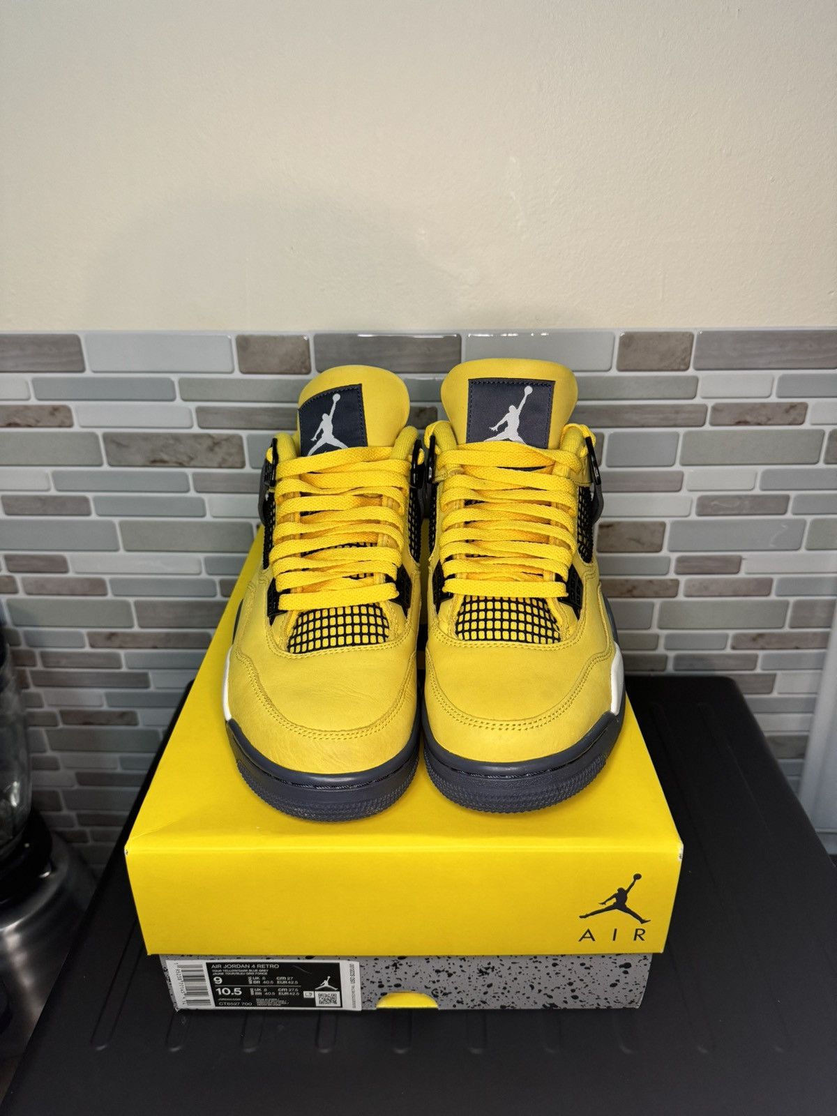 Jordan Brand Jordan 4 Lightning Size US 9 / EU 42 - 3 Thumbnail