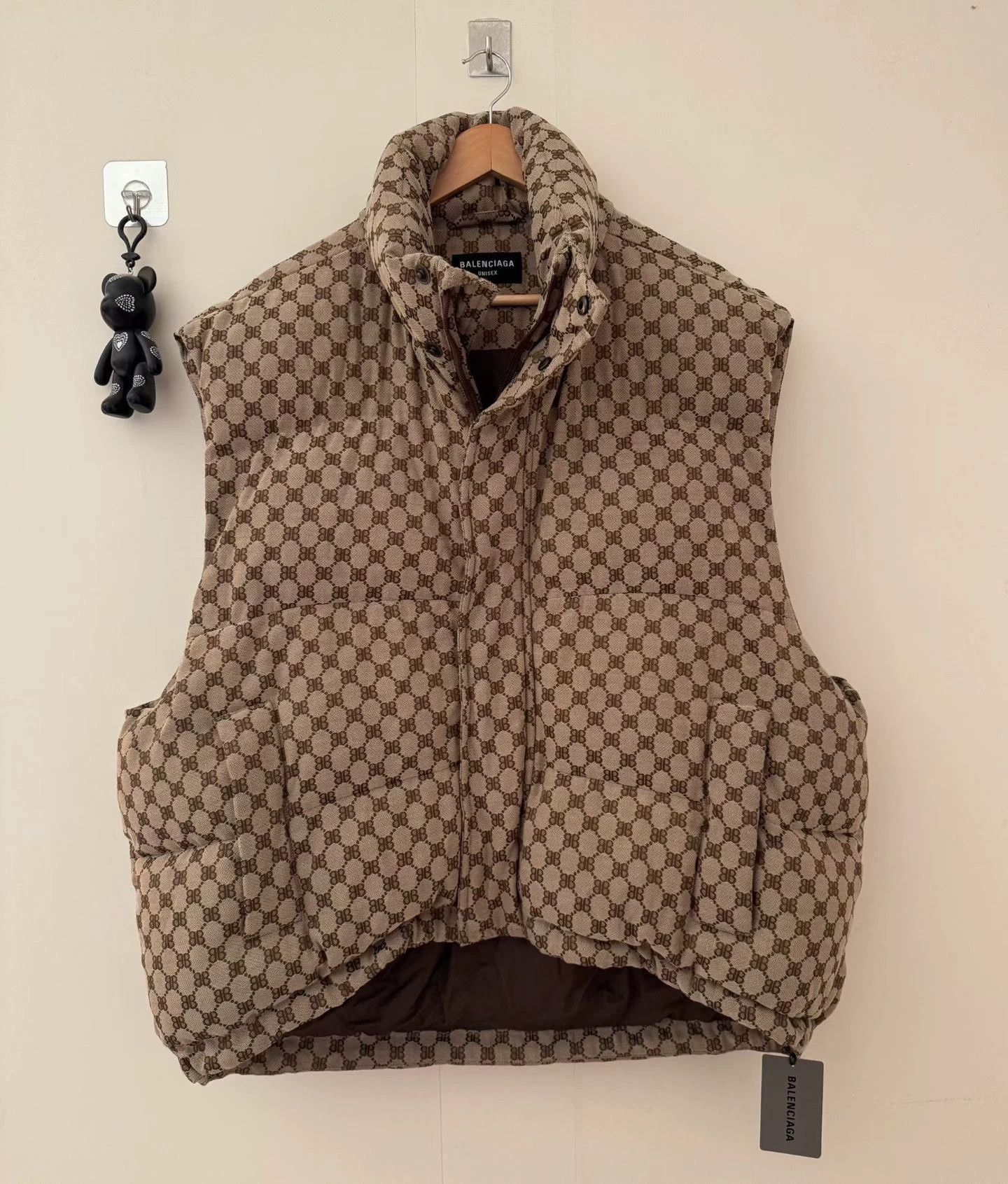 Balenciaga Balenciaga x Gucci Collaboration BB Down Vest Size L / US 10 / IT 46 - 1 Thumbnail