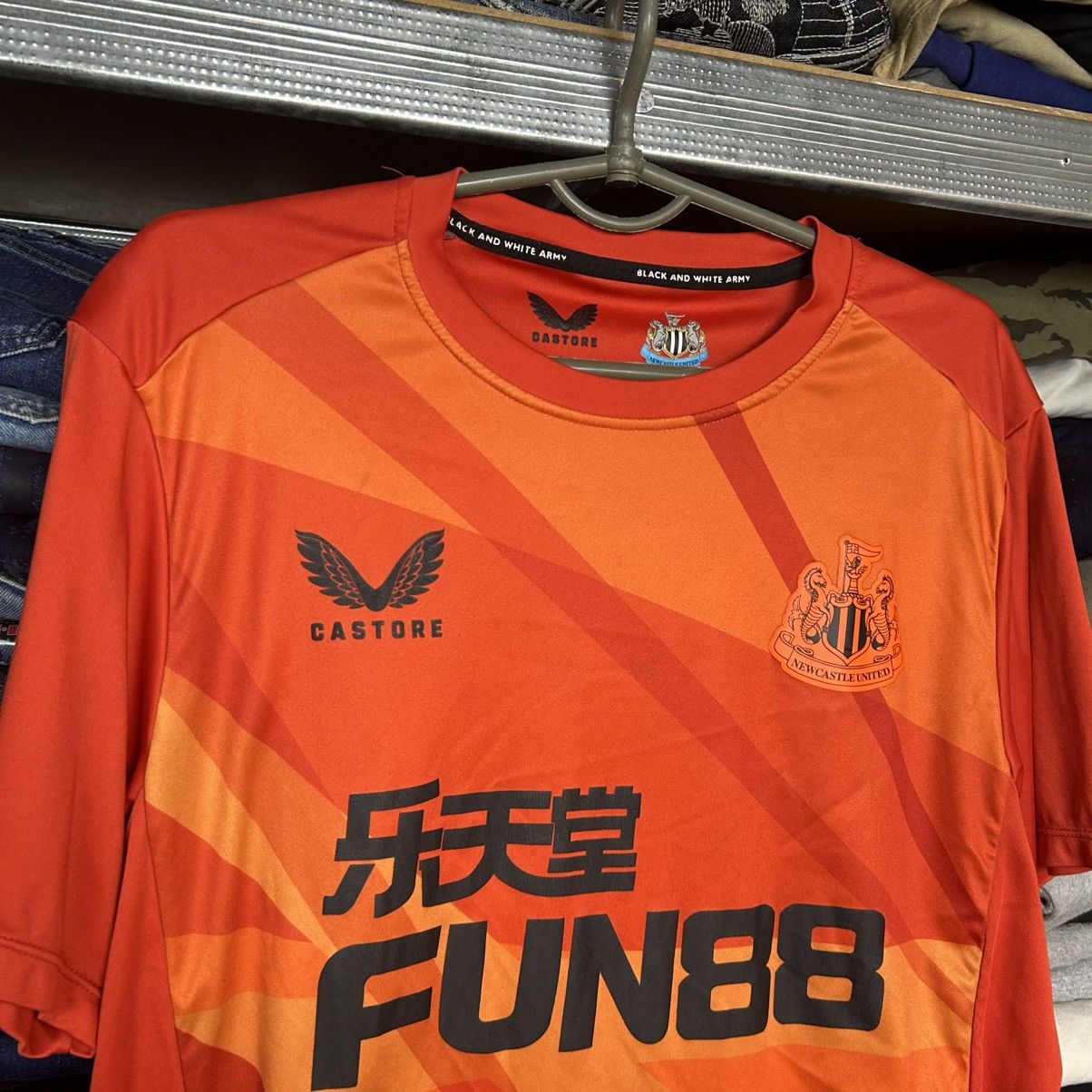 Castore Mens Castore FC Newcastle United home soccer jersey Size US L / EU 52-54 / 3 - 2 Thumbnail
