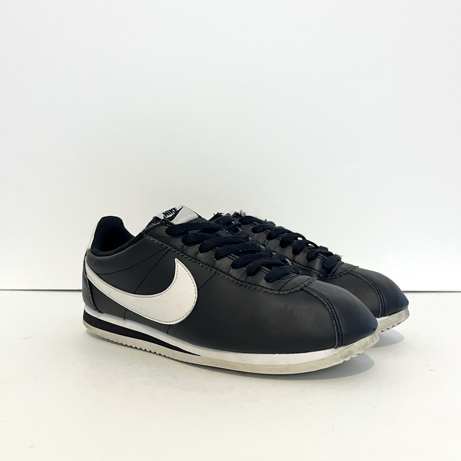 Nike 2016 Wmns Nike Cortez Leather Classic Black White 807471 010 Size US 9 / EU 42 - 3 Thumbnail
