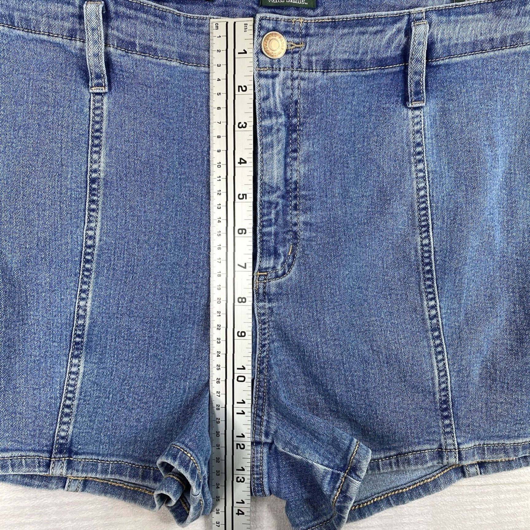 Vintage Wild Fable Shorts Womens Juniors 17 High Rise Denim 3.5 Inseam Med Wash Blue Casual Beach 90s Womens Shorts Size 38" / US 16 / IT 52 - 6 Thumbnail