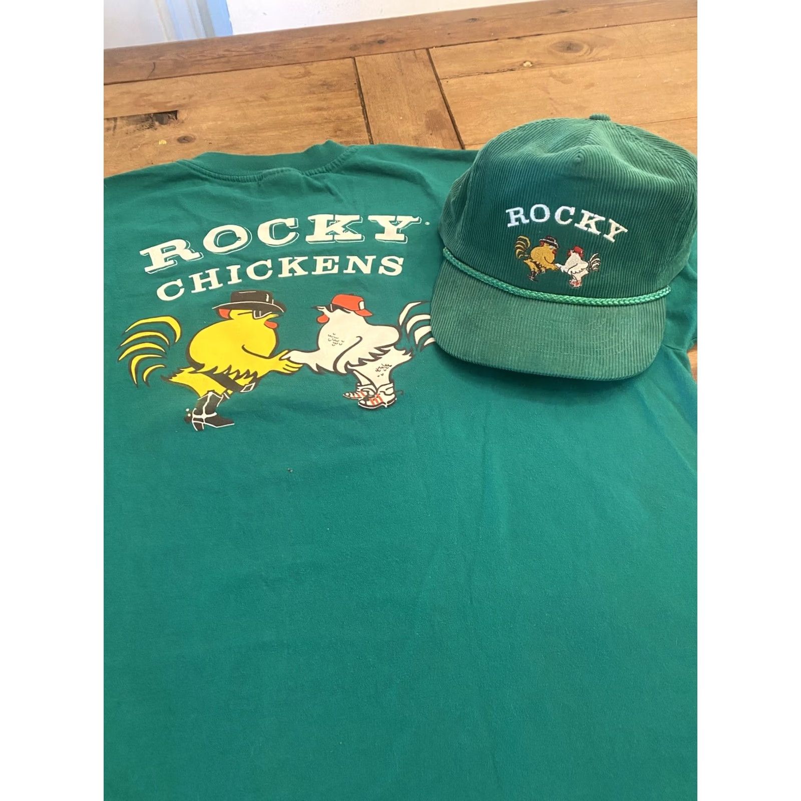 Hanes VINTAGE Rocky Chickens Corduroy Hat & Single Stitch Shirt XL Green Mens Hat Shirt XL Green Hanes Corduroy Vintage 1980s 90s Size US XL / EU 56 / 4 - 2 Thumbnail