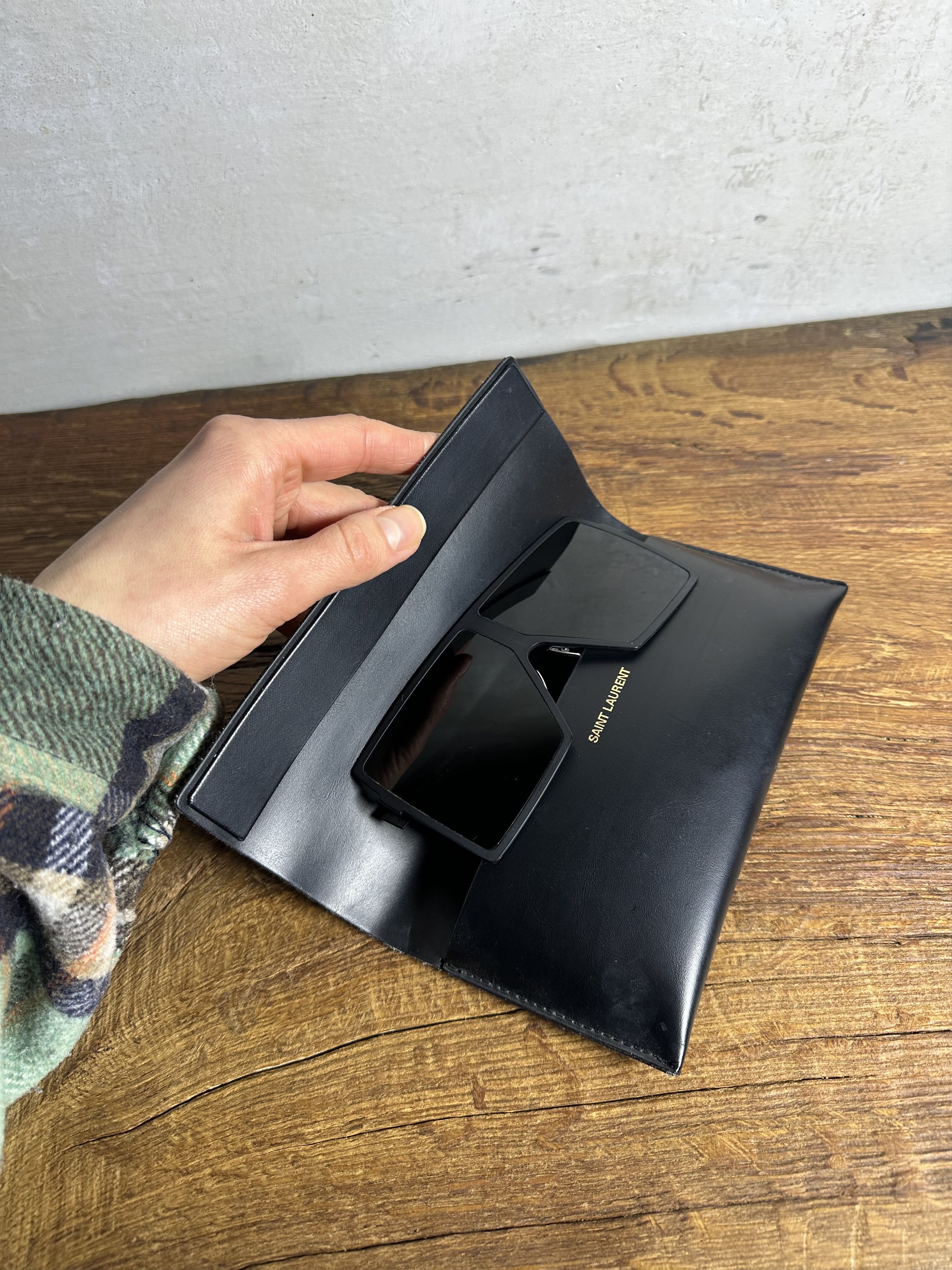Saint Laurent Paris SAINT LAURENT BLACK SQUARE 'BETTY' SHIELD SUNGLASSES Size ONE SIZE - 5 Thumbnail