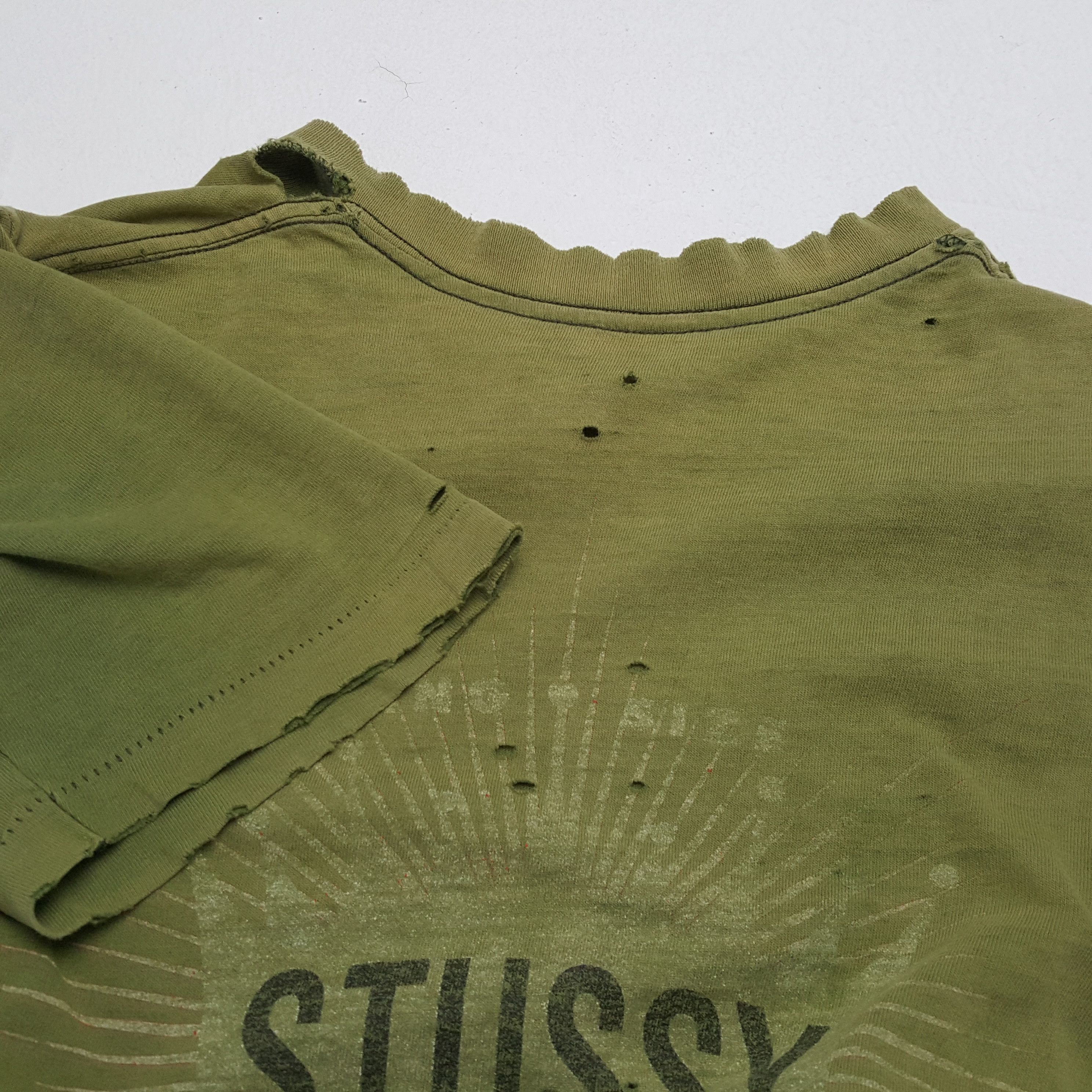 Stussy STUSSY DELUXE Vintage Streetwear Style Distressed Tshirt Size US S / EU 44-46 / 1 - 7 Thumbnail