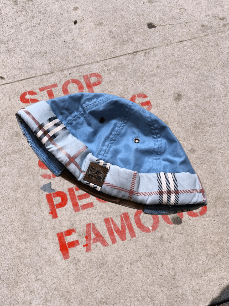 Burberry Burberry hat Size ONE SIZE - 1 Thumbnail