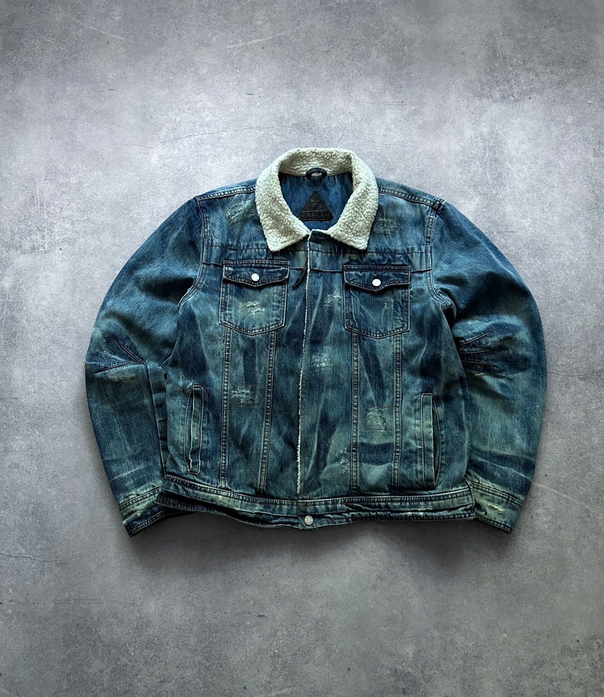 BE EDGY Be Edgy Denim distressed sherpa jacket mens rare size L Size US L / EU 52-54 / 3 - 1 Thumbnail