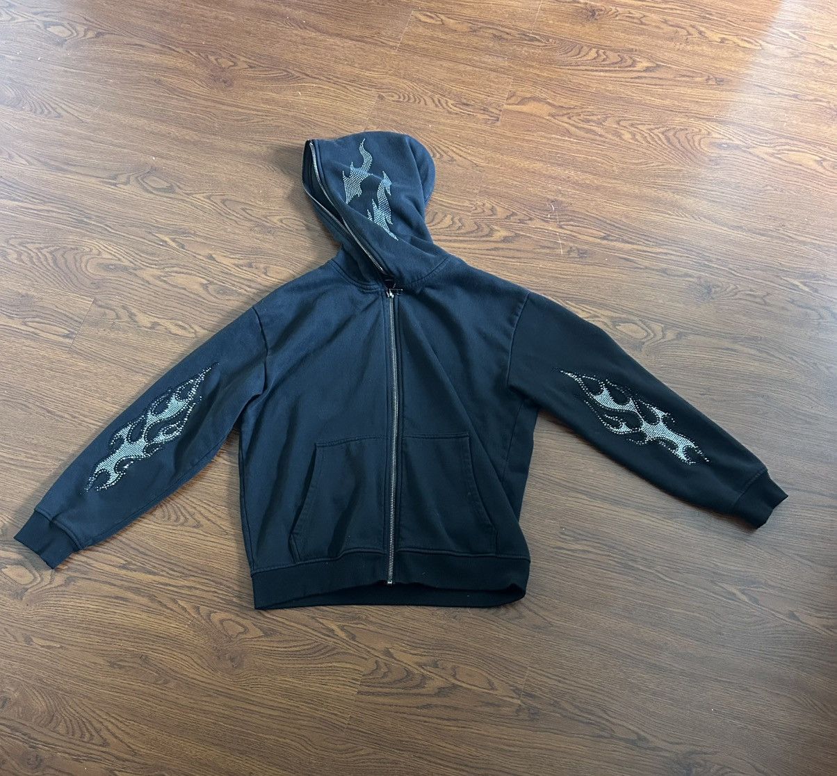 Forever 21 Black Flame Rhinestone Zip-Up Hoodie Size US XXL / EU 58 / 5 - 2 Thumbnail