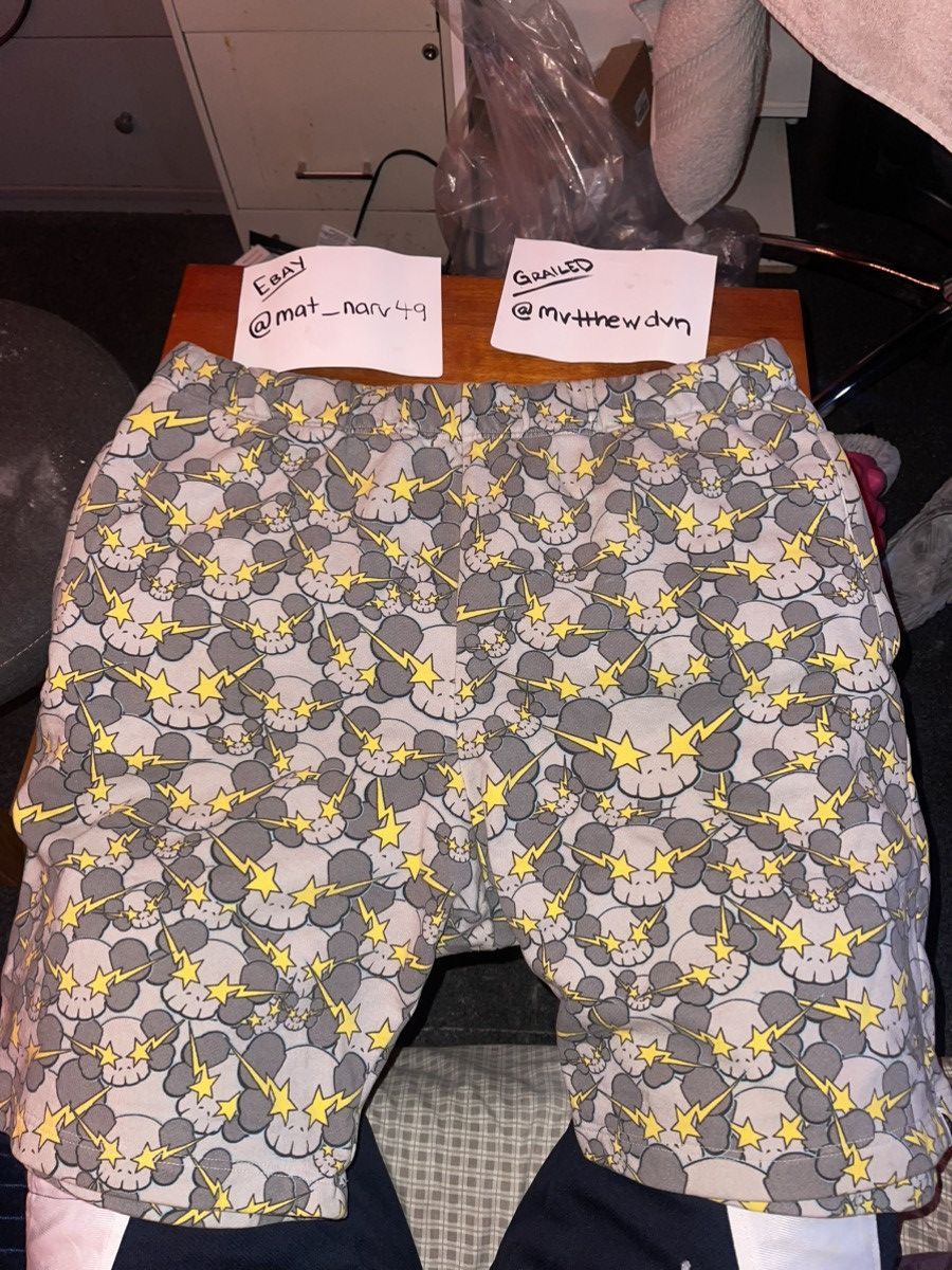 Bape × Kaws 2005 BAPE x KAWS SKULLSTA SWEAT SHORTS Size US 33 - 1 Thumbnail